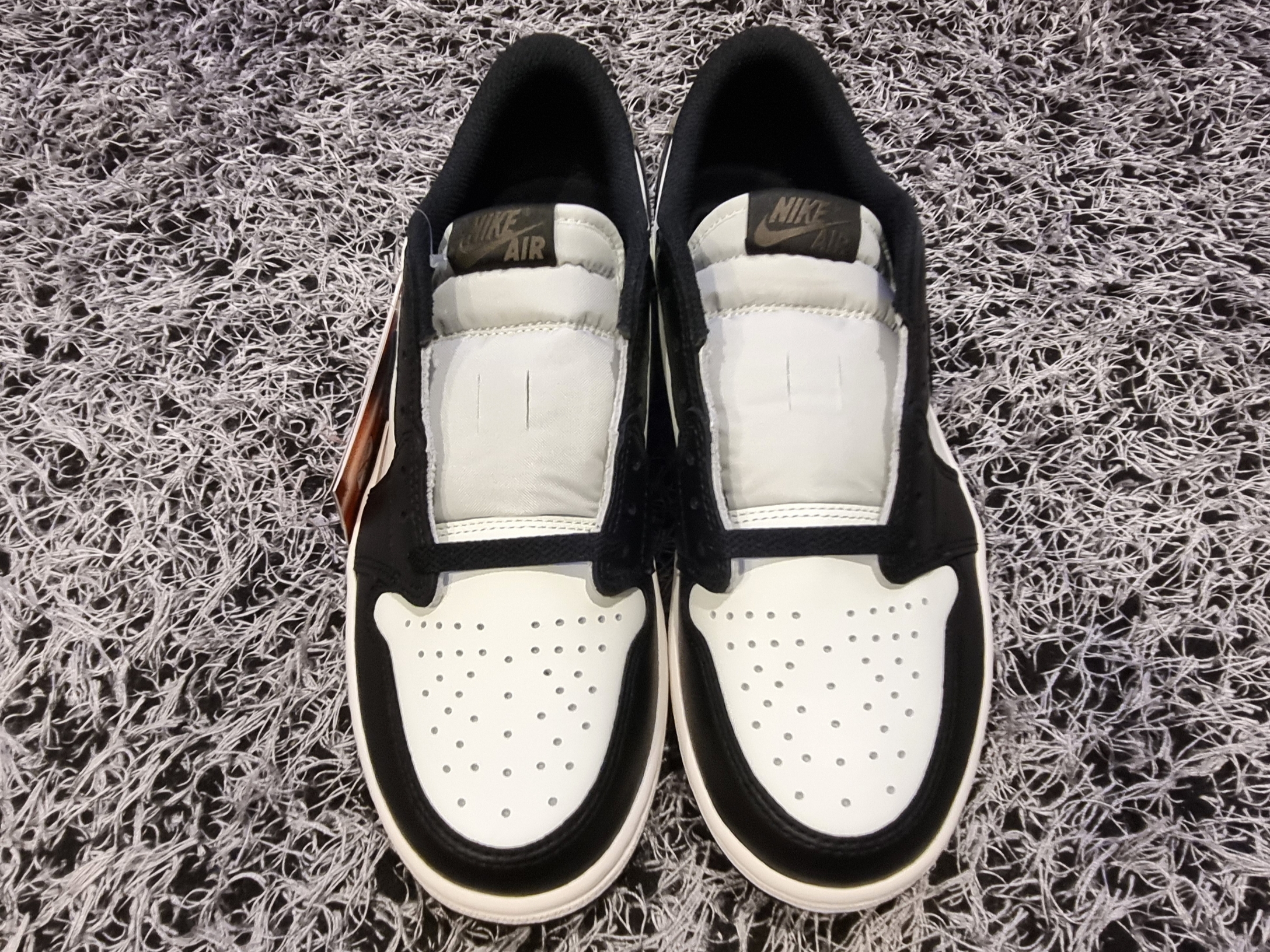 Jordan 1 Retro Low OG Mocha 착용 스타일 - 4