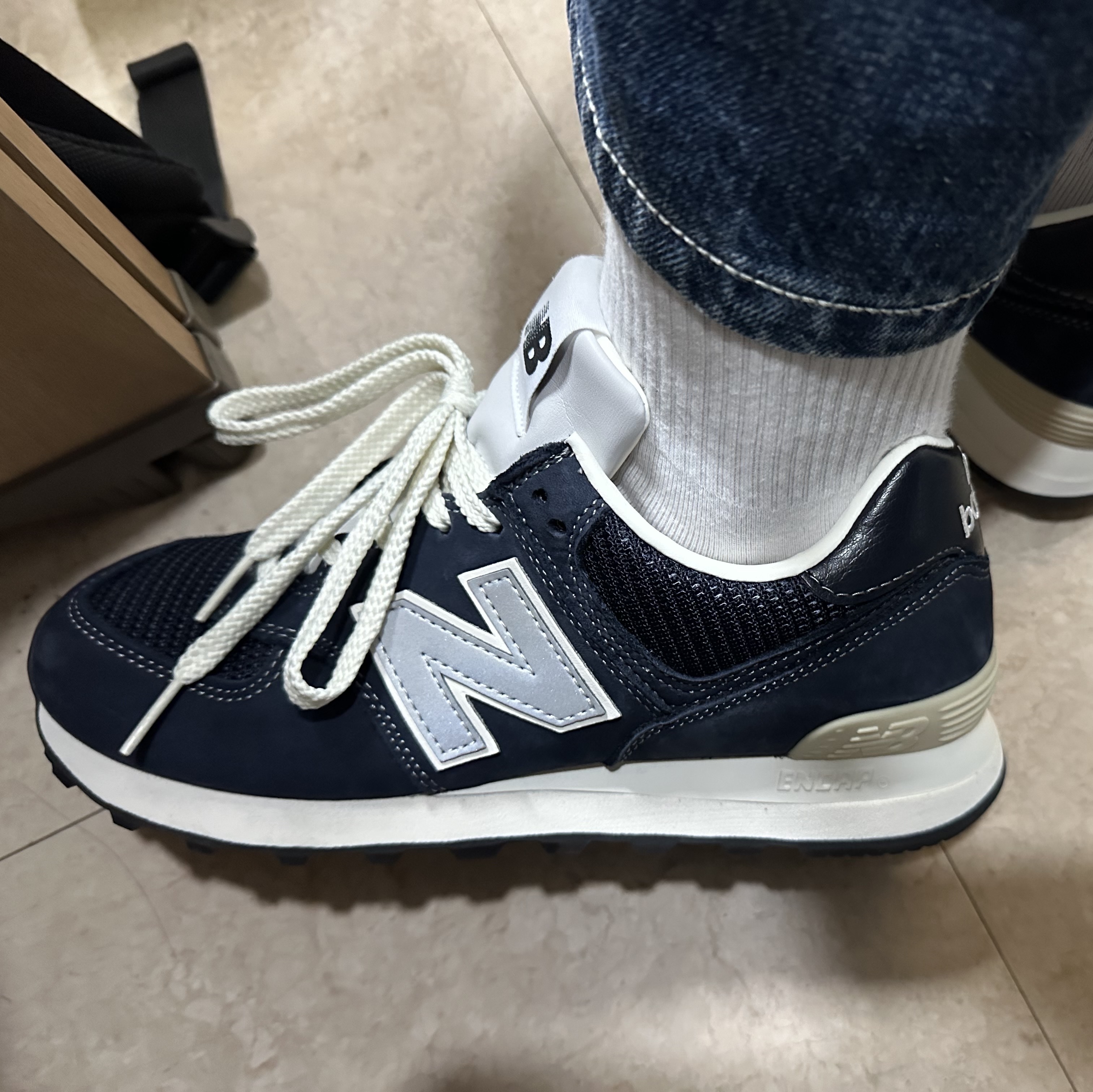 New Balance x Pottery 574 Premium Hard Navy 착용 스타일