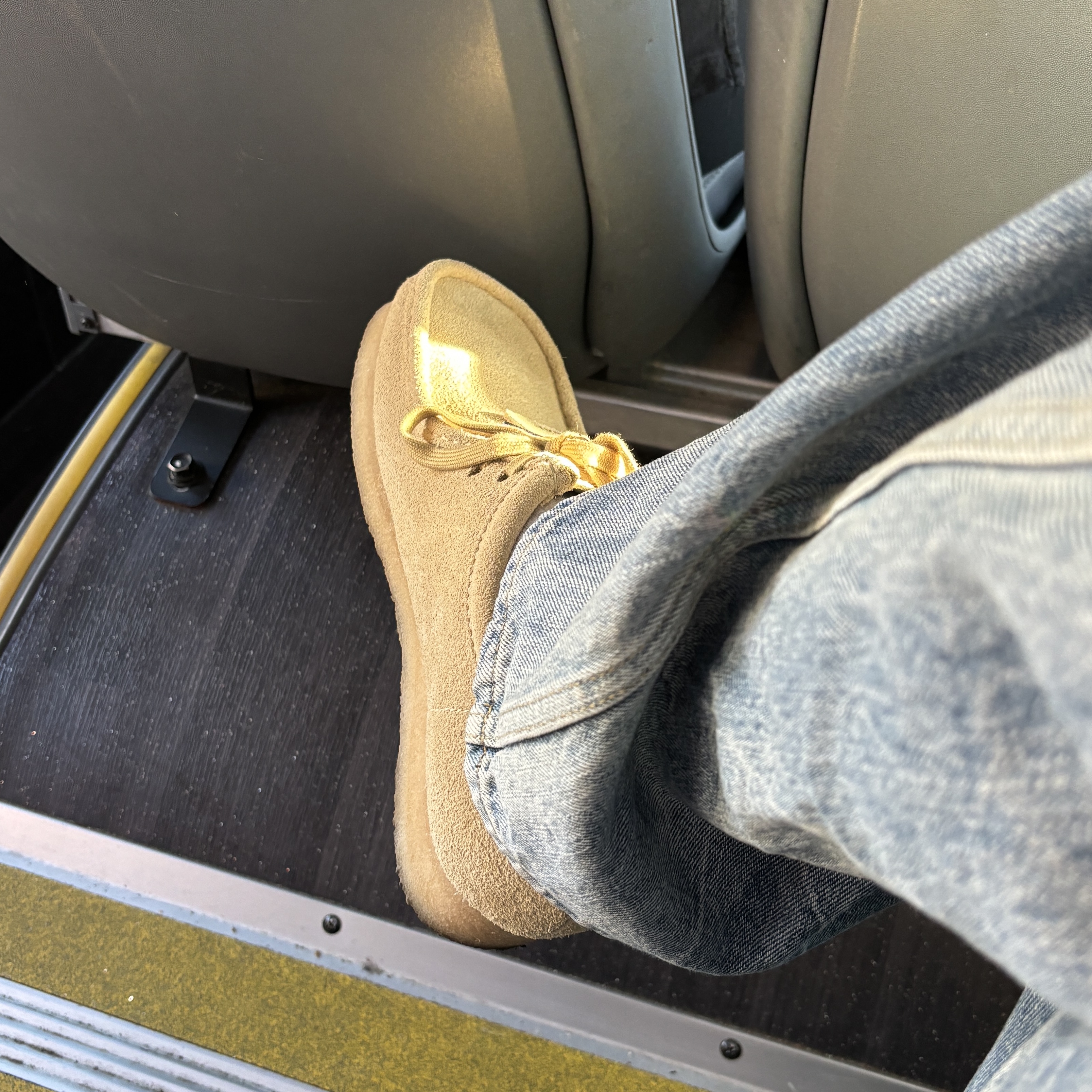 Clarks Wallabee Maple Suede 착용 스타일