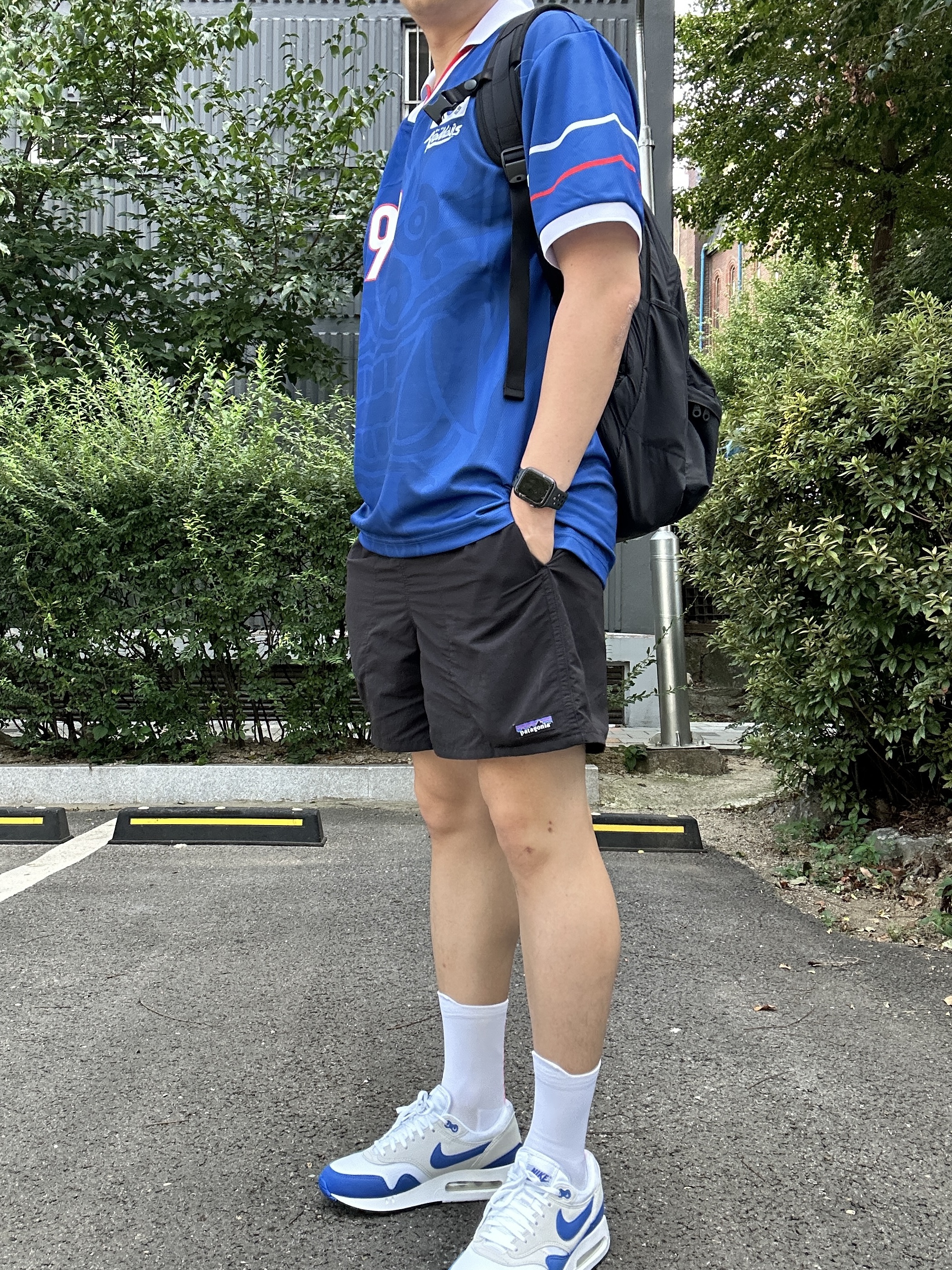 Over The Pitch x Red Devil 1999 Jersey Blue, Patagonia Baggies Shorts 5 Inch Black 착용 스타일 - 2