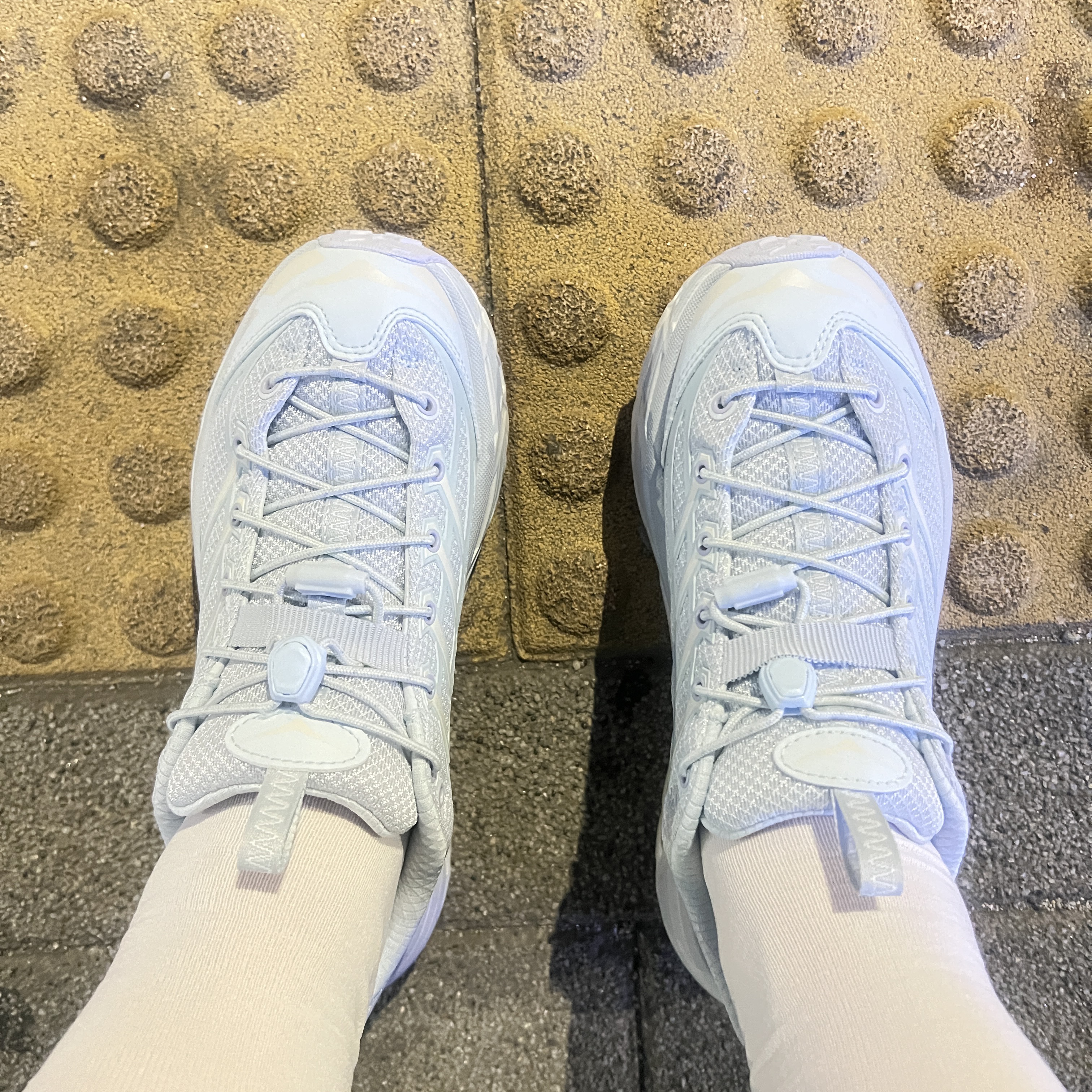 Hoka Mafate Three 2 Illusion Cloudless 착용 스타일