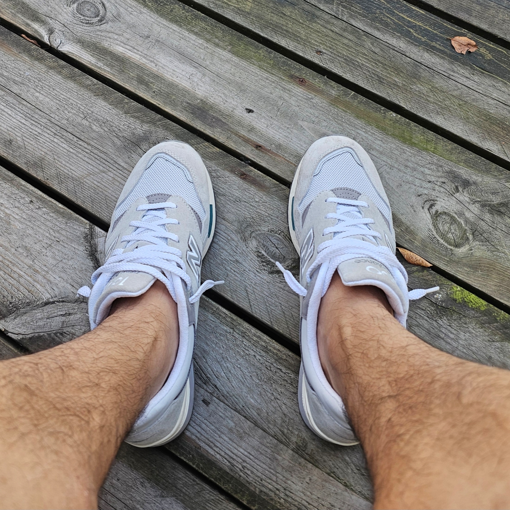 New Balance 1600 Greige Pack Rain Cloud 착용 스타일