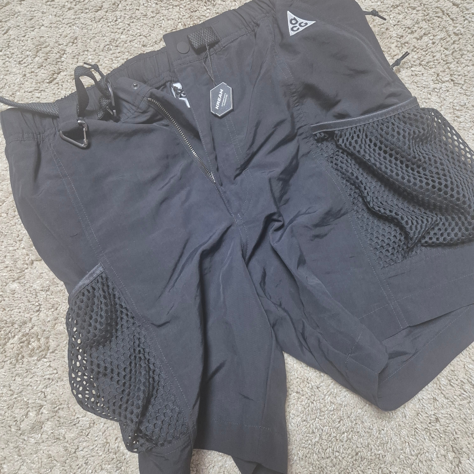 Nike ACG Snowgrass Cargo Shorts Black - Asia 착용 스타일