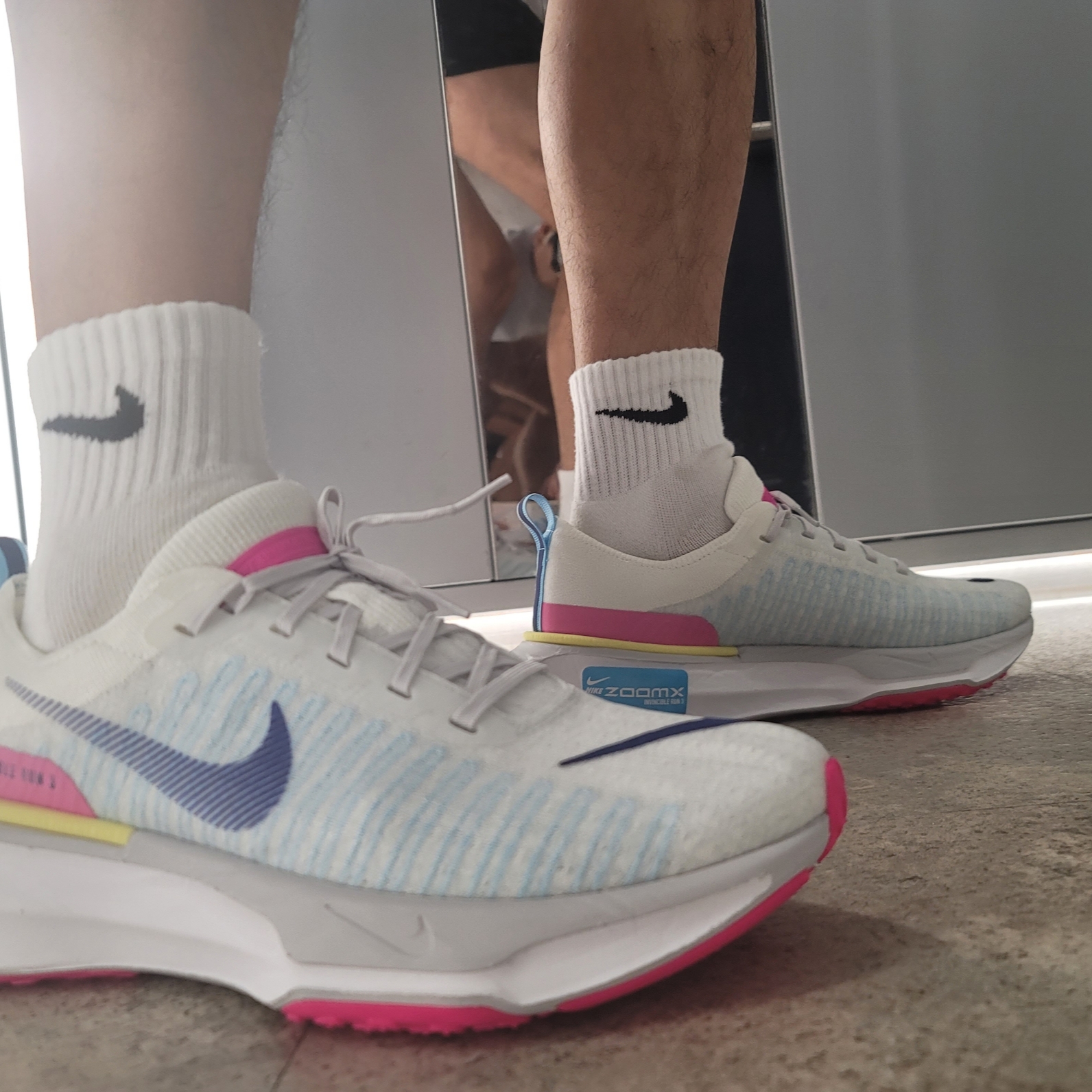 Nike ZoomX Invincible Run Flyknit 3 Fierce Pink Deep Royal Blue 착용 스타일 - 4
