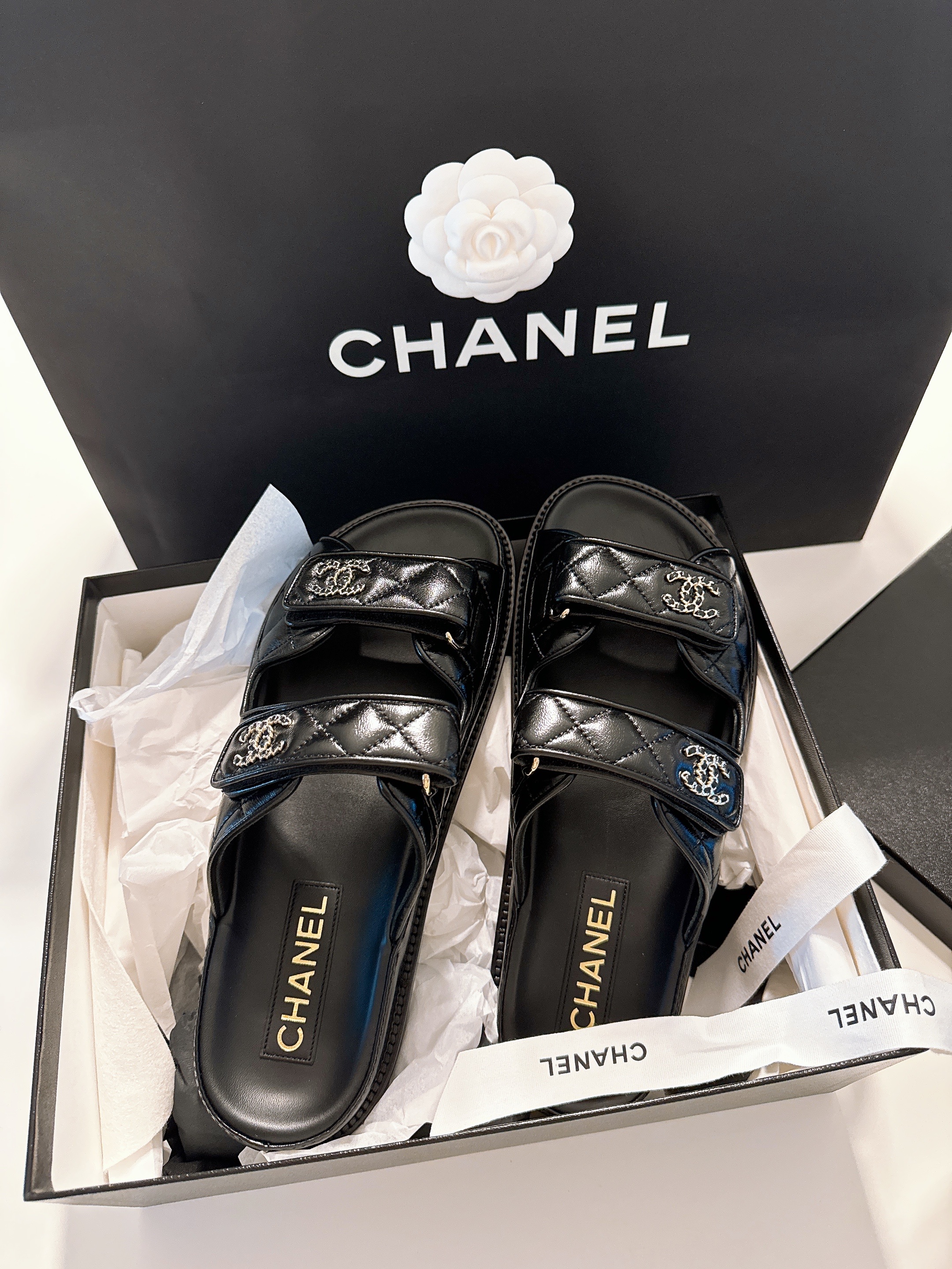 (W) Chanel Mules Lambskin & Black 착용 스타일 - 1