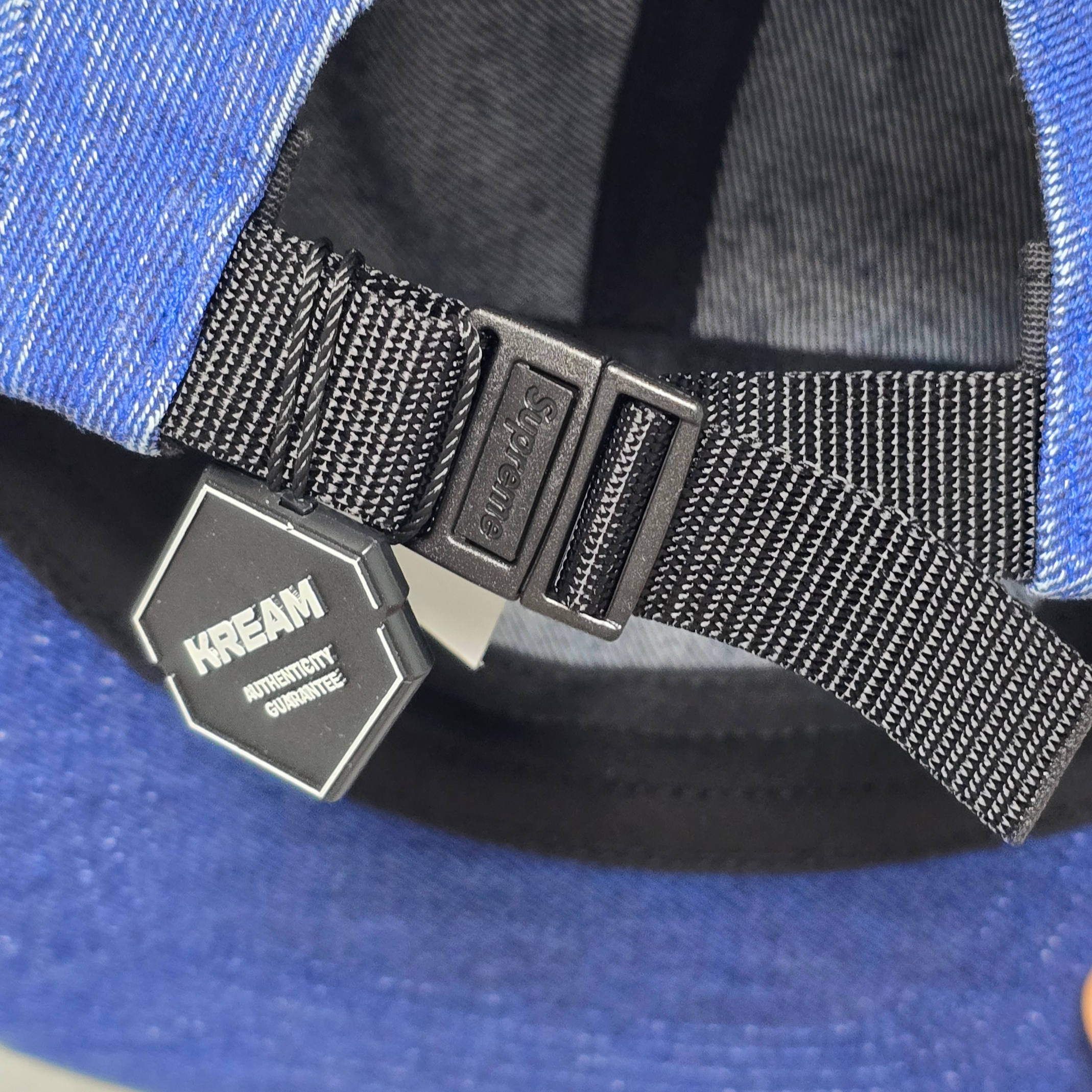 Supreme Coated Denim Camp Cap Royal - 24SS, Supreme Pigment 2-Tone Camp Cap Red - 24SS 착용 스타일 - 2
