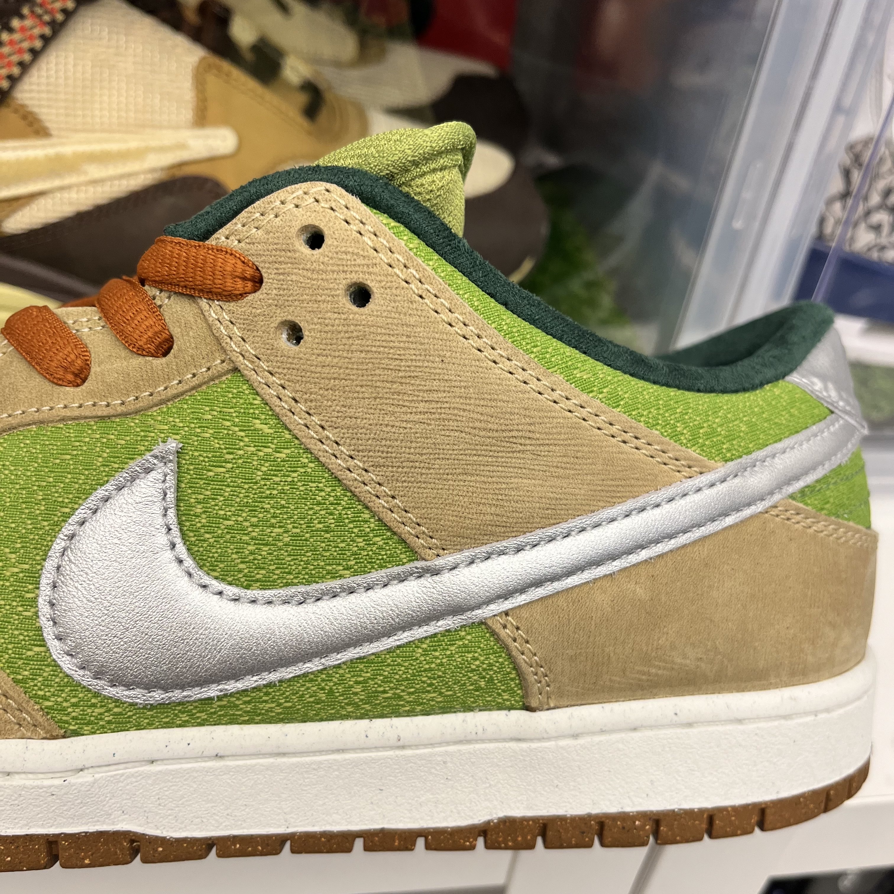 Nike SB Dunk Low Pro Sesame and Pear 착용 스타일 - 1