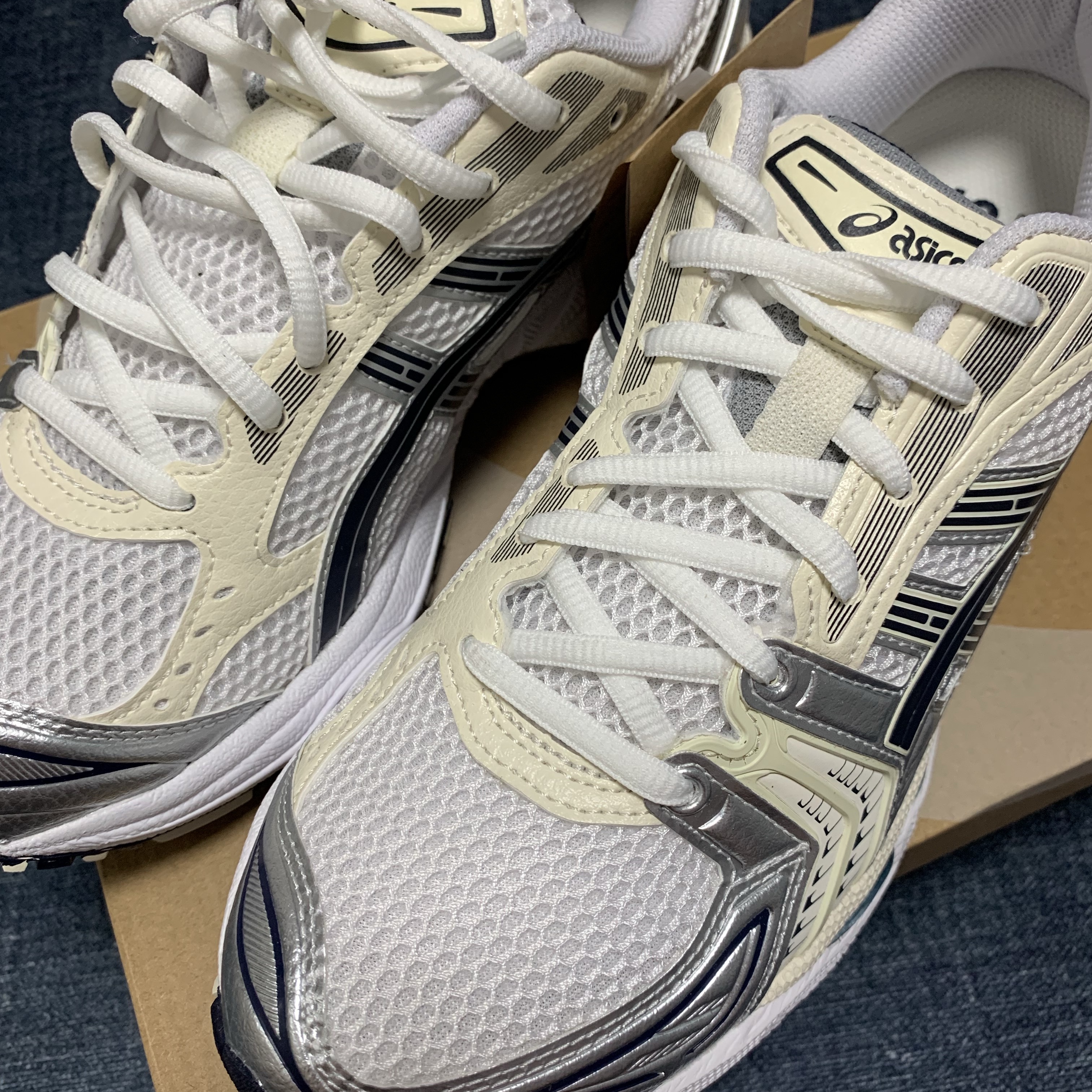 (W) Asics Gel-Kayano 14 White Midnight 착용 스타일