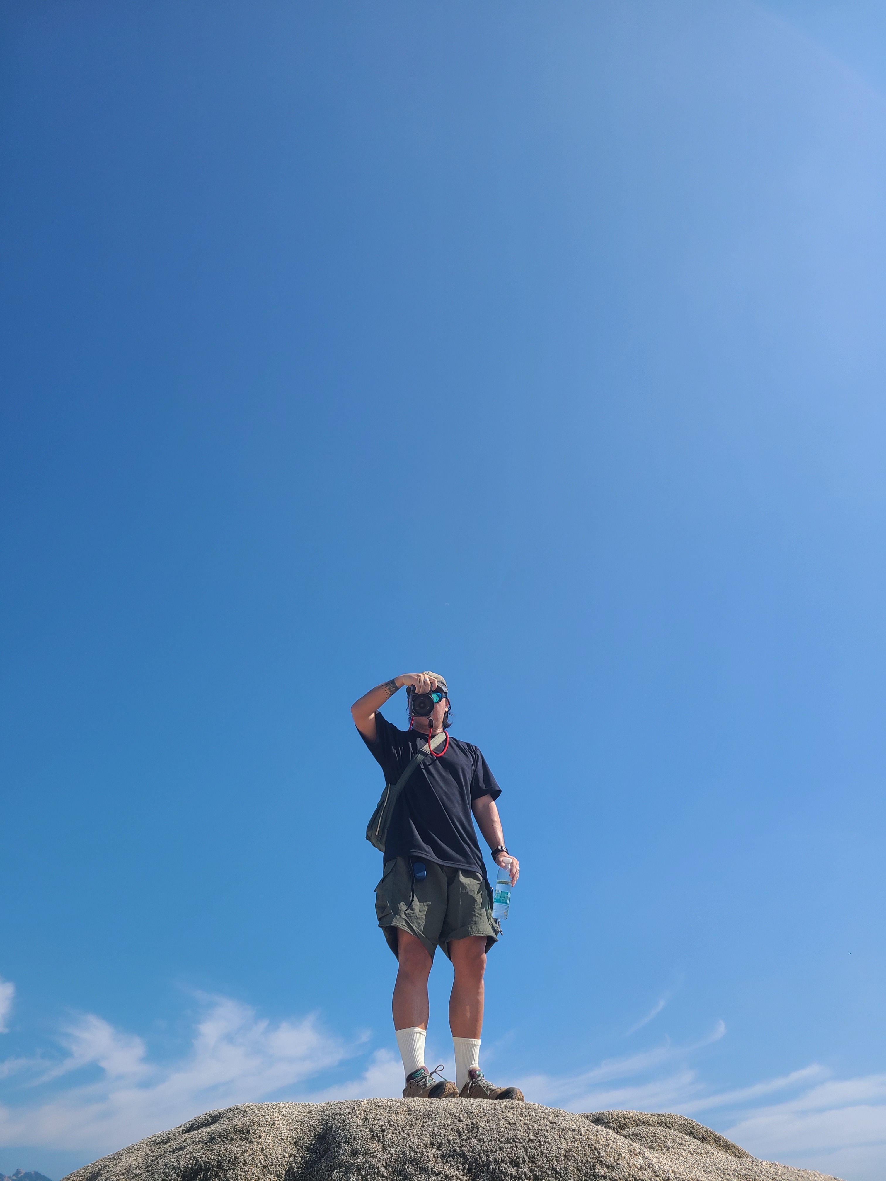 And Wander x Gramicci Nyco Climbing G-Short Olive, Hoka x Bodega Tor Ultra Low Natural Blazing Yellow 착용 스타일 - 1