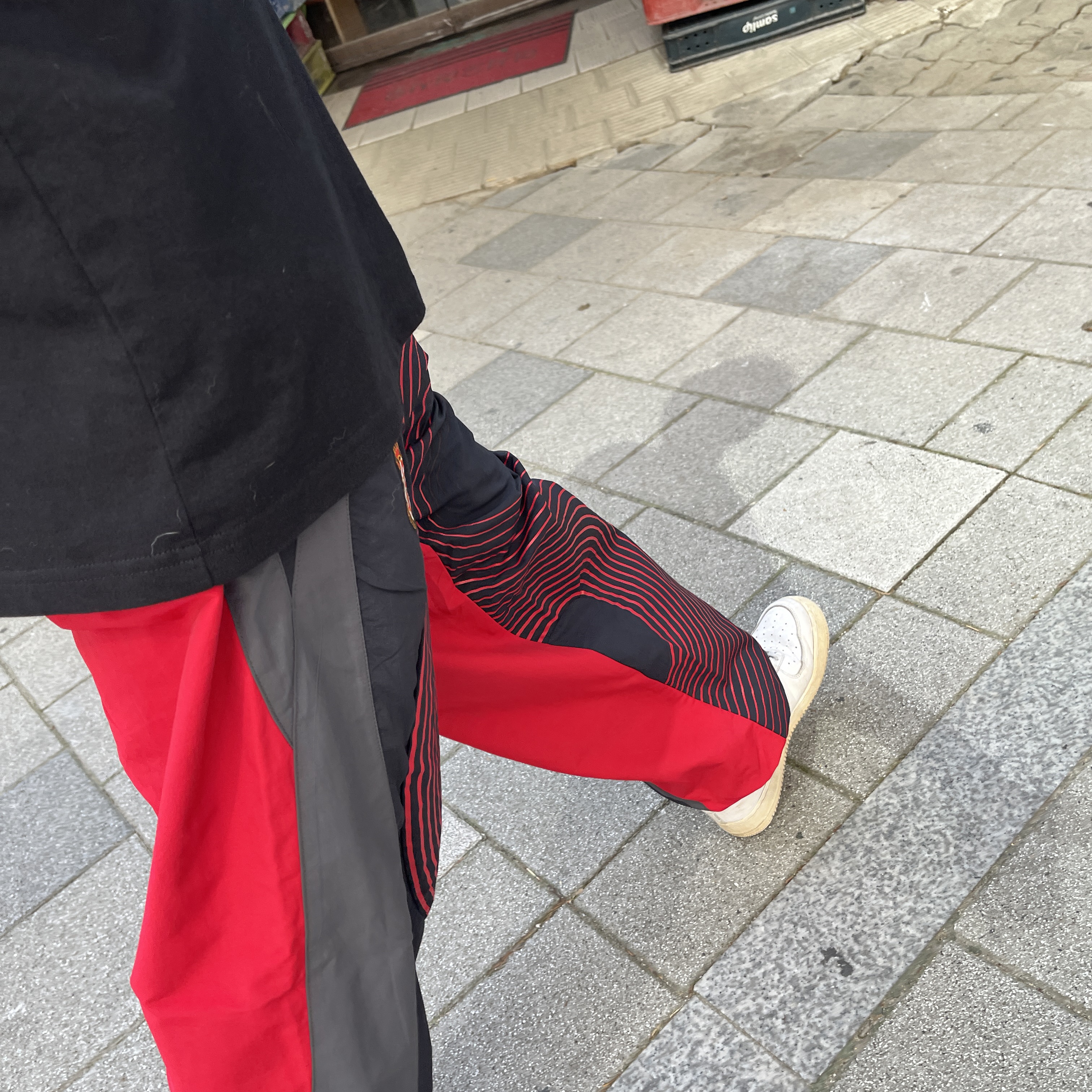 Supreme S Logo Track Pants Black - 24FW, Corteiz Reflective Alcatraz T-Shirt New Blank Triple Black 착용 스타일 - 3