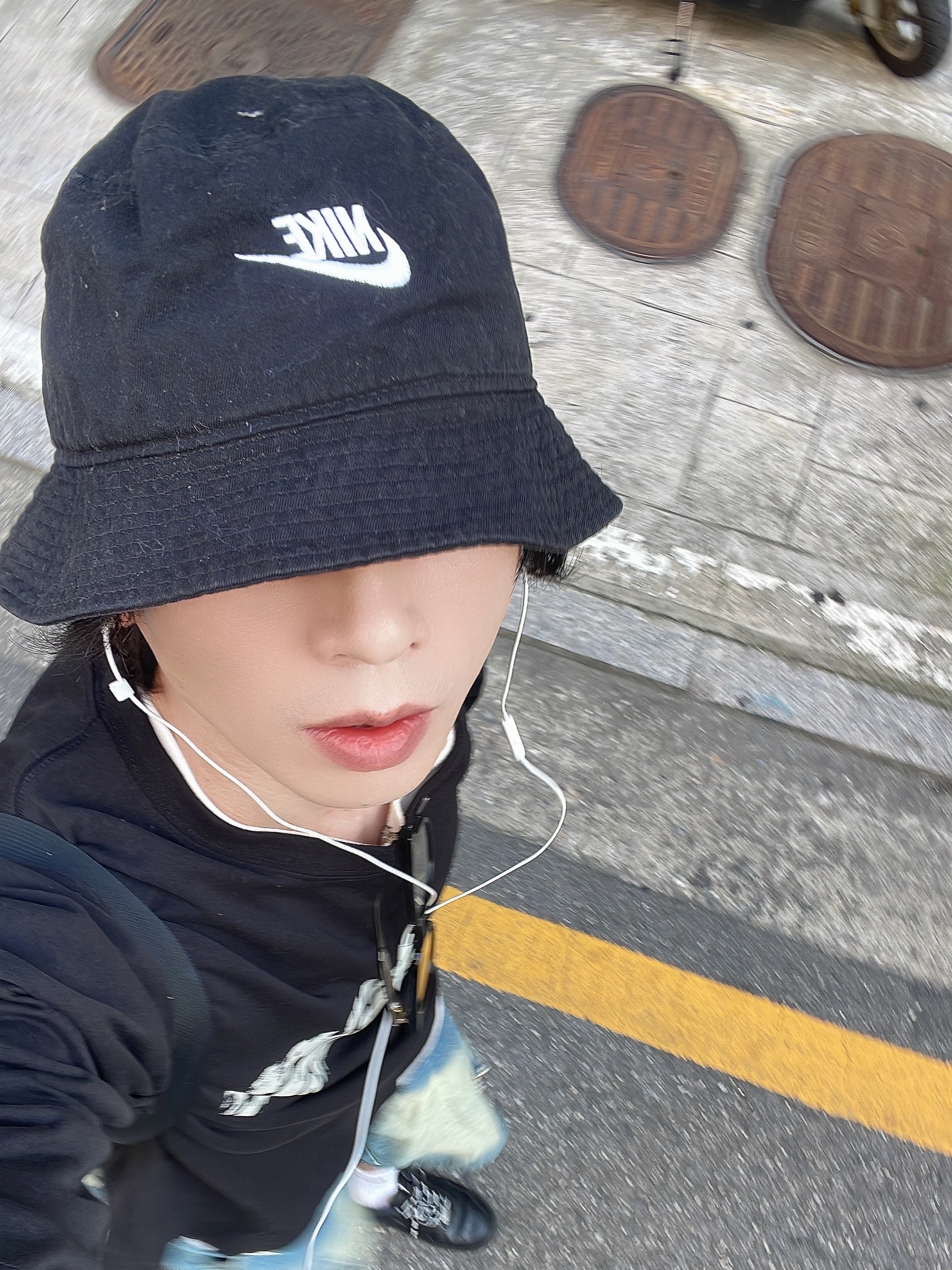Nike x Supreme Air Force 1 Low Black, Apple Watch SE 40mm GPS Silver Aluminum Case with Sport Band Abyss Blue (Korean Ver.) 착용 스타일 - 7