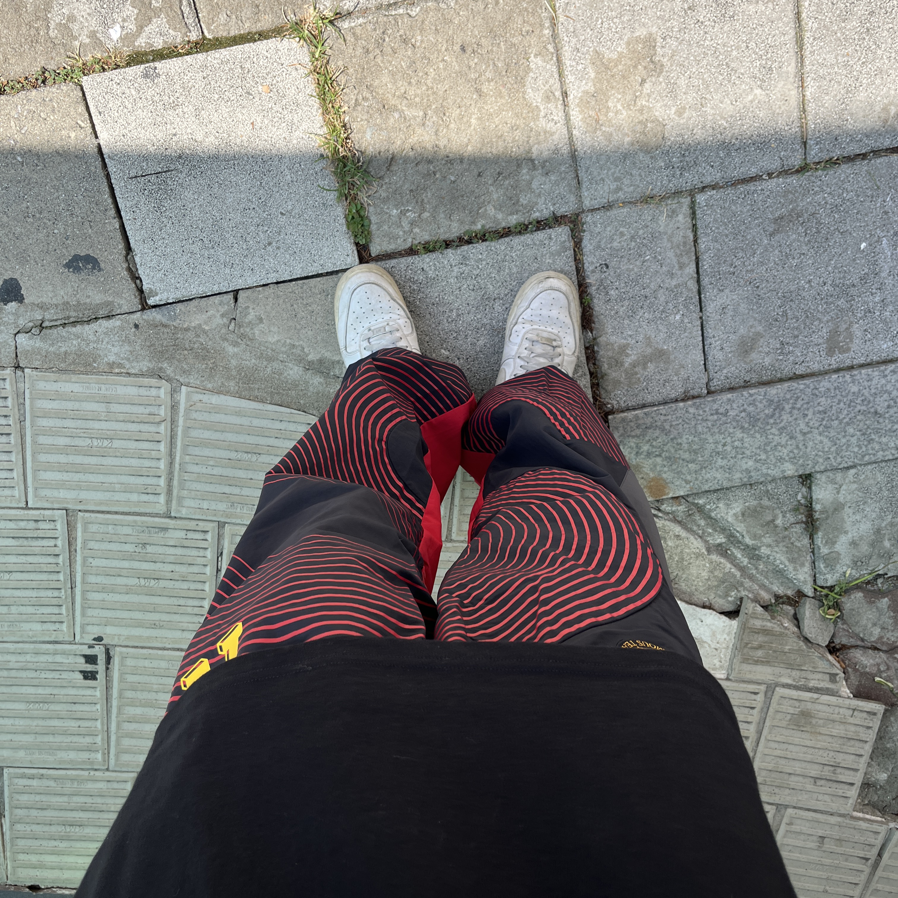Supreme S Logo Track Pants Black - 24FW, Corteiz Reflective Alcatraz T-Shirt New Blank Triple Black 착용 스타일 - 5