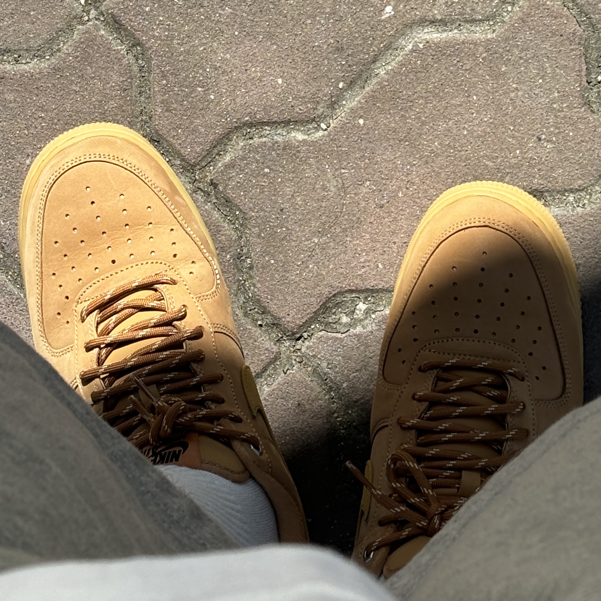 Nike Air Force 1 '07 WB Flax 착용 스타일 - 2