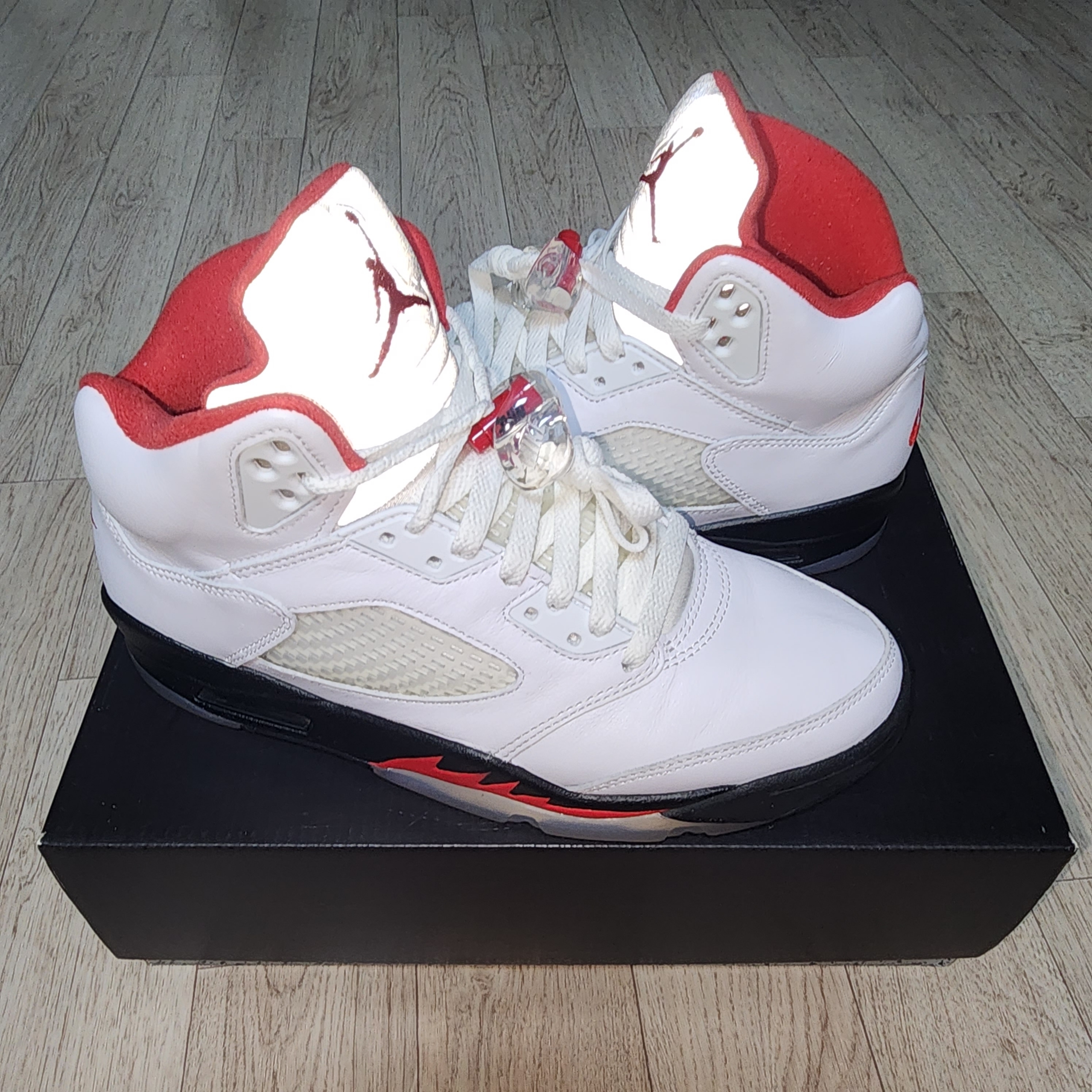 Jordan 5 Retro Fire Red Silver Tongue 2020 착용 스타일