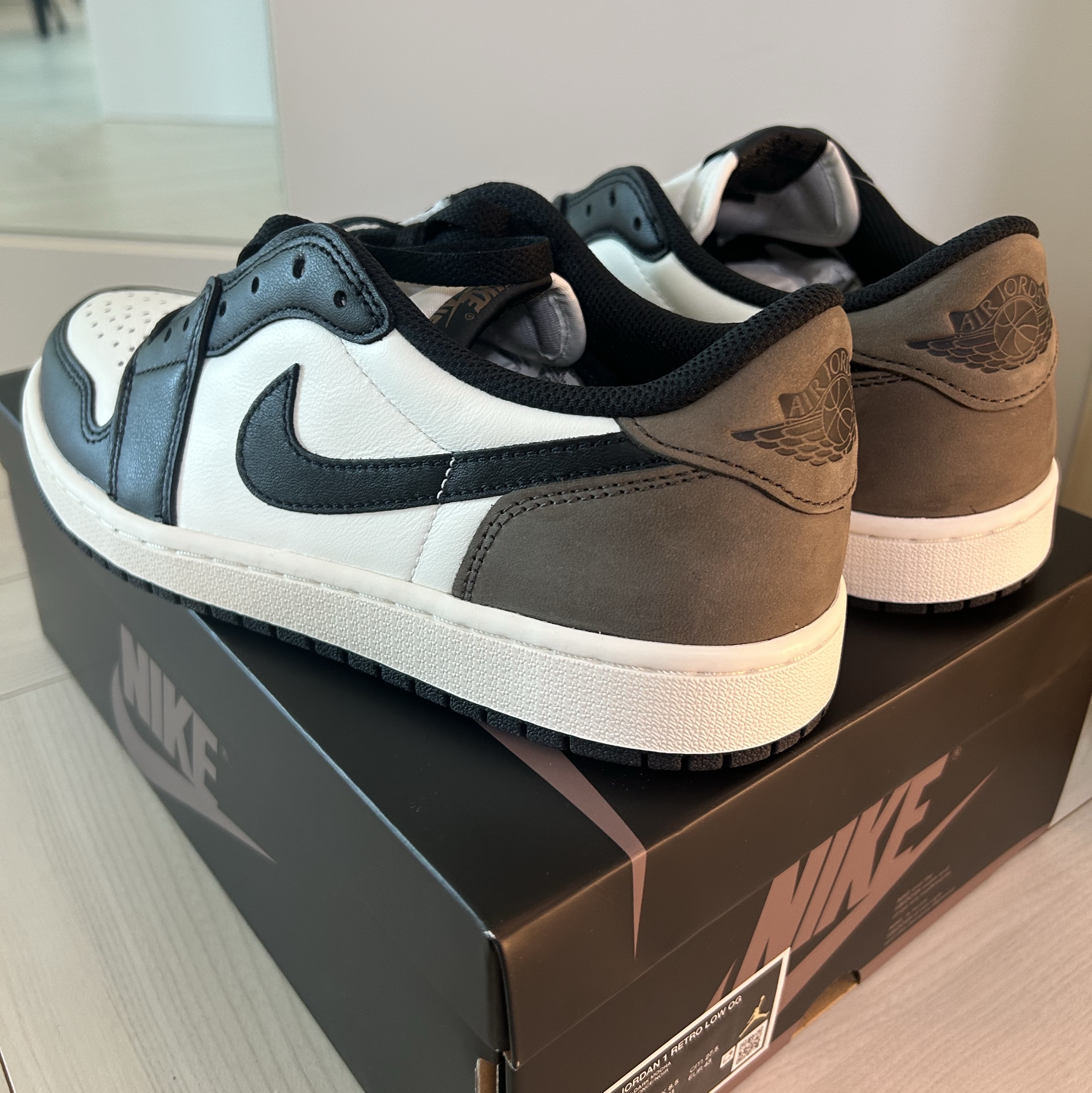 Jordan 1 Retro Low OG Mocha 착용 스타일