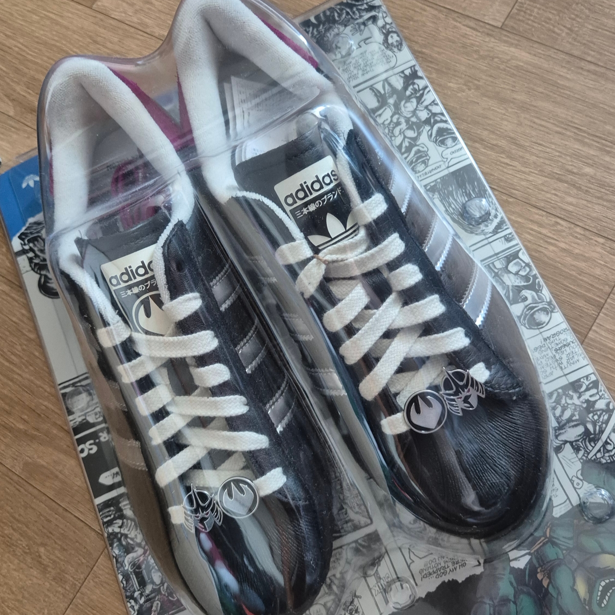 Adidas x Teenage Mutant Ninja Turtles Superstar Shelltoe Core Black Silver Metallic 착용 스타일 - 2