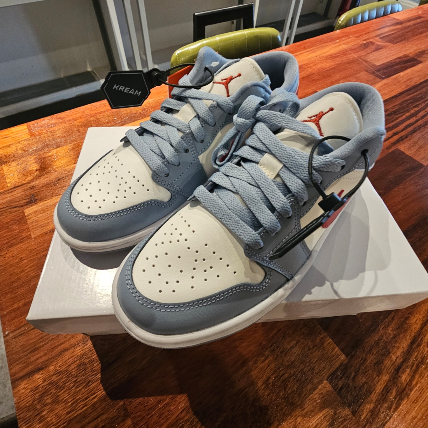 (W) Jordan 1 Low Dune Red Blue Grey 착용 스타일 - 1