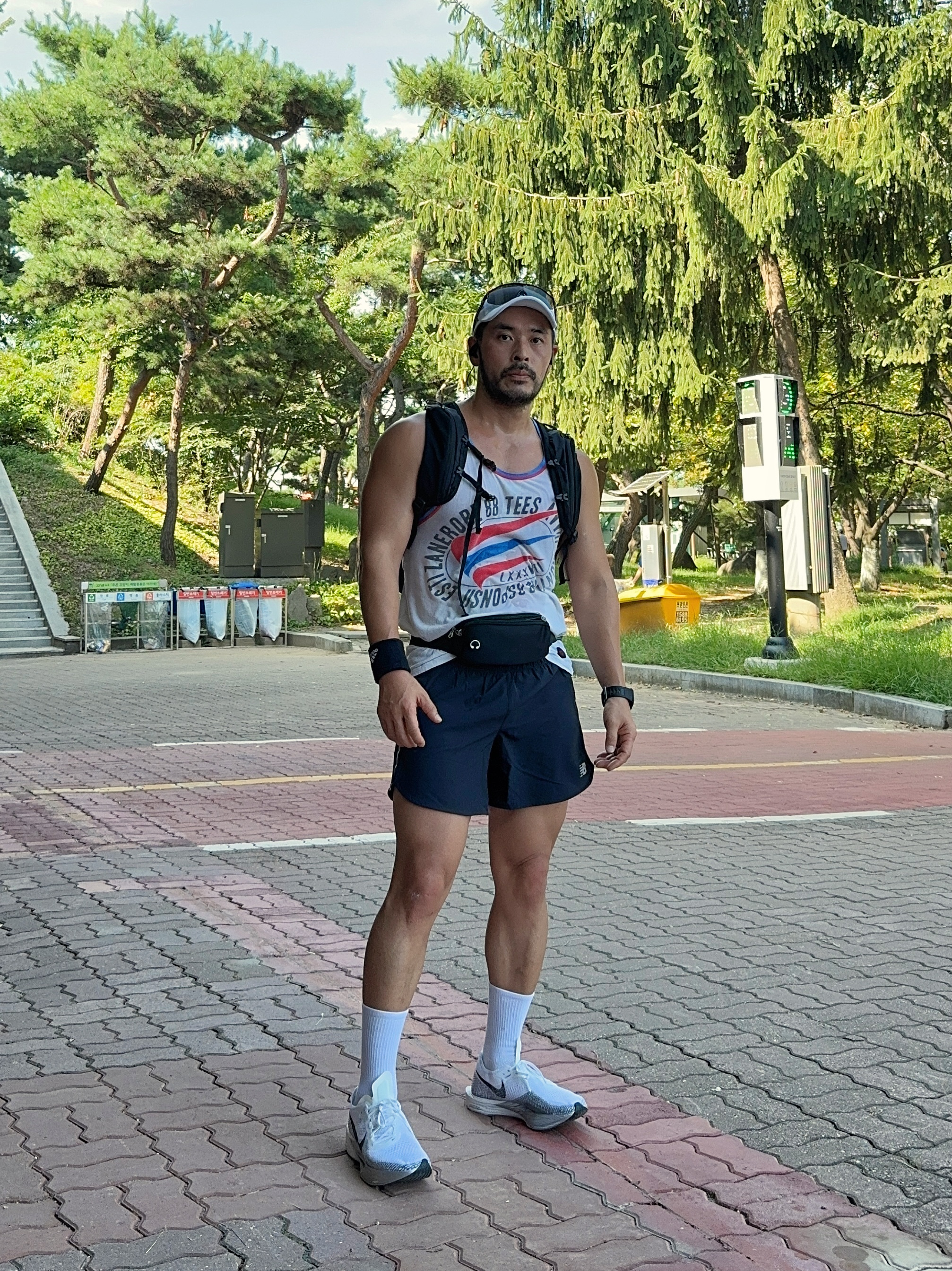 Nike ZoomX Vaporfly Next% 3 White Grey, Nike x Drake Nocta Cardinal Stock Essential Cap White 착용 스타일 - 2