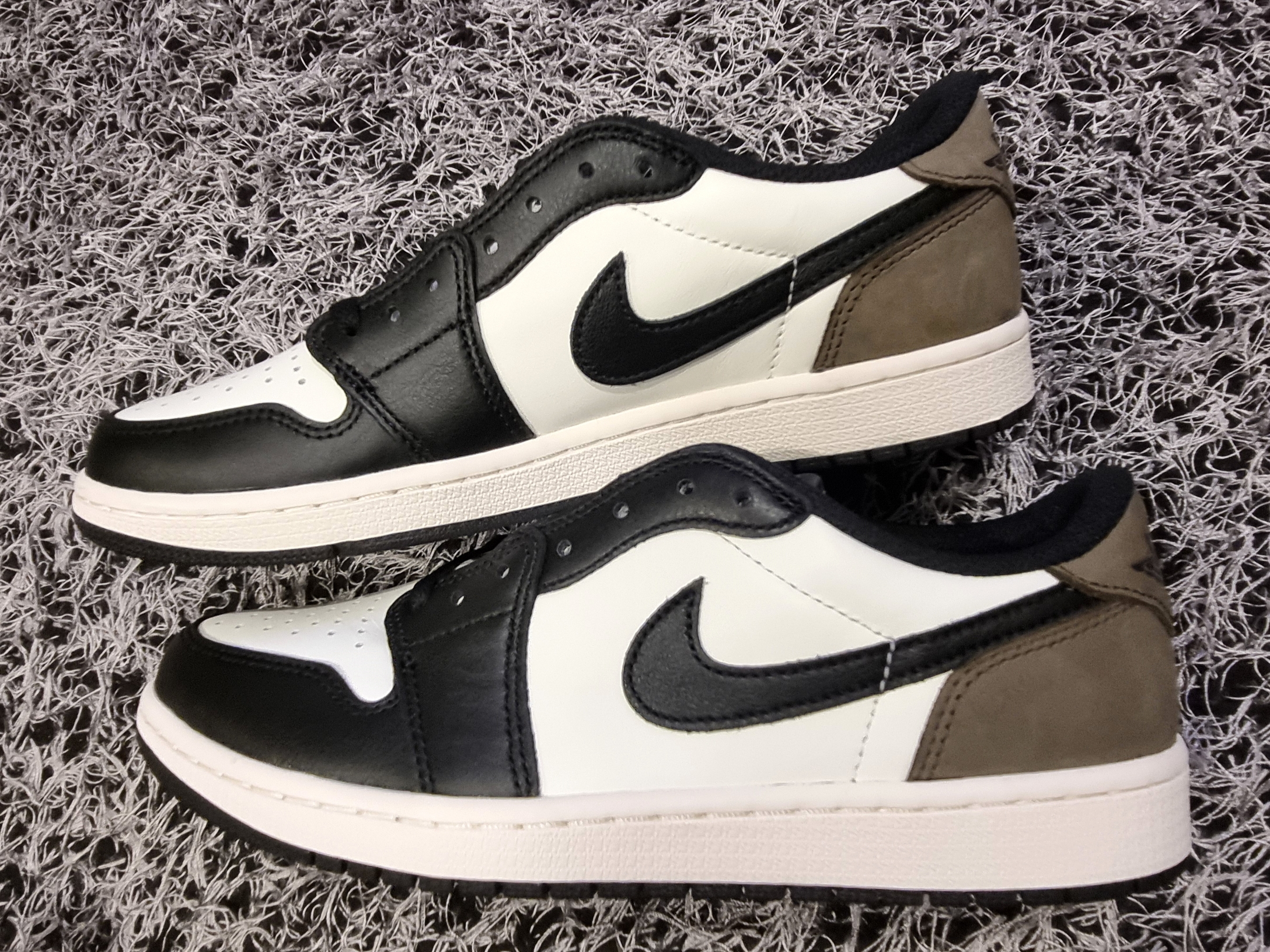 Jordan 1 Retro Low OG Mocha 착용 스타일 - 3