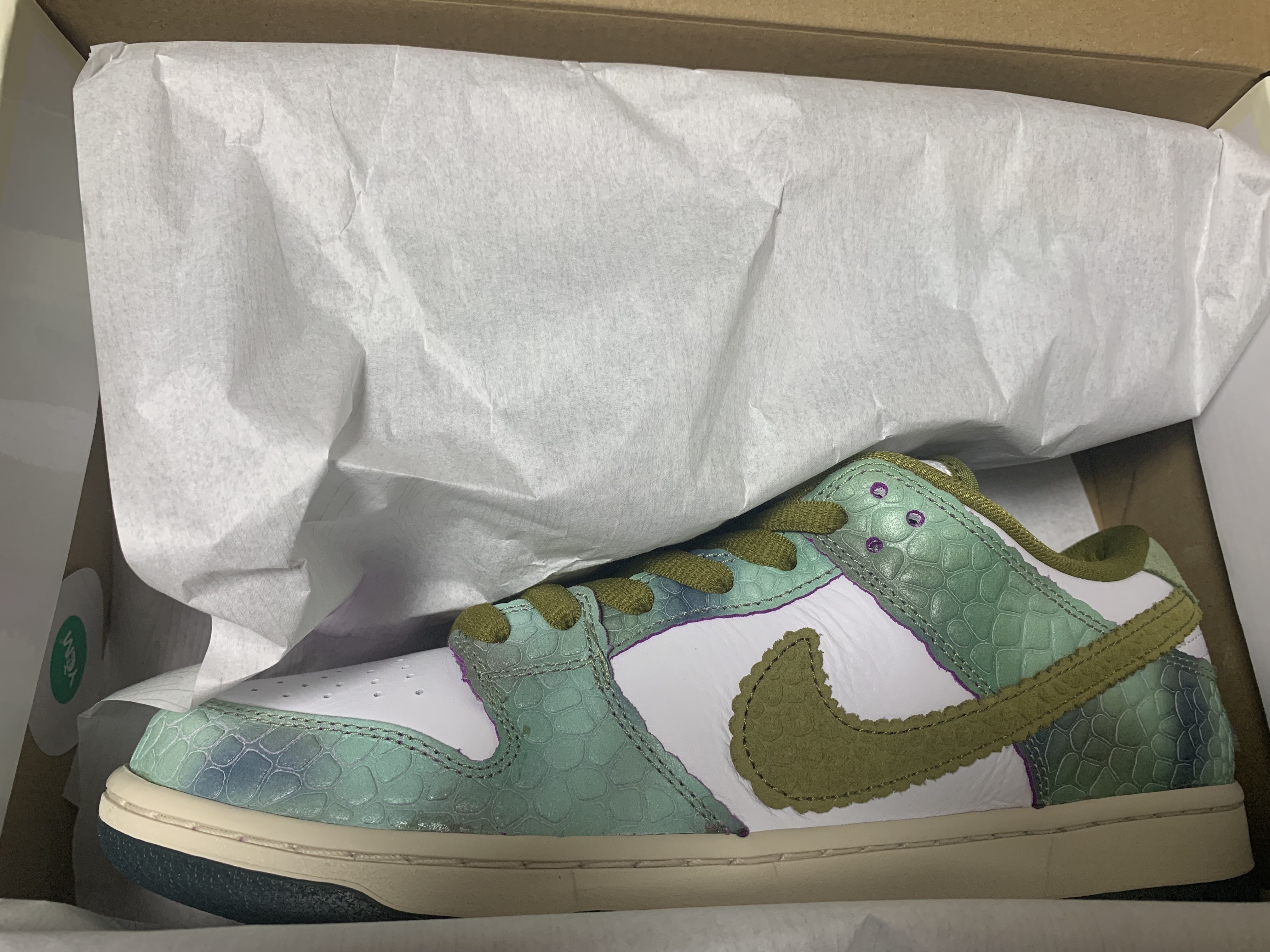 Nike x Alexis Sablone SB Dunk Low Pro White and Pacific Moss 착용 스타일