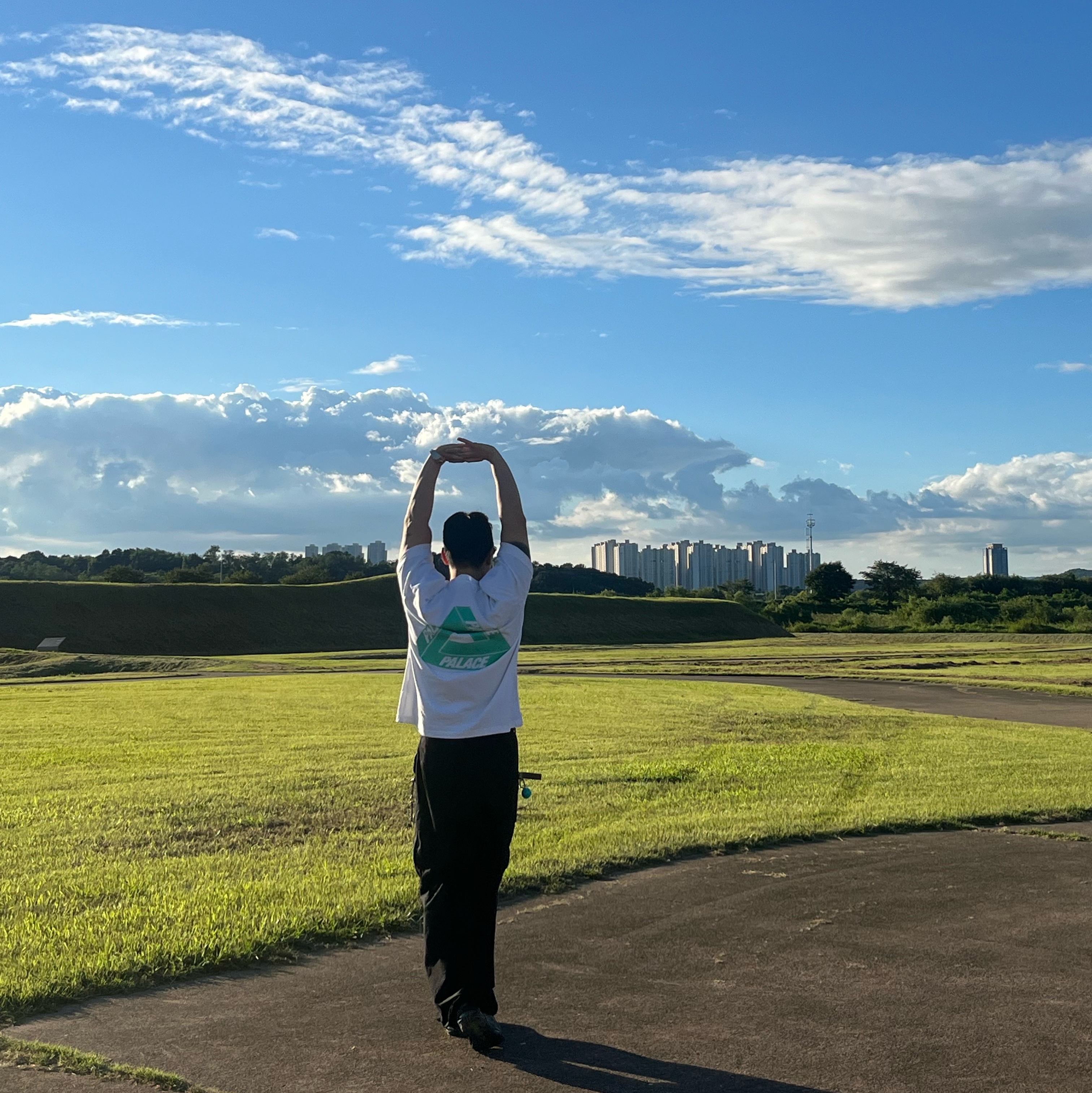Palace Reacto Tri-Ferg T-Shirt White - 23SS, Nike x Corteiz Air Max 95 Sequoia 착용 스타일 - 3