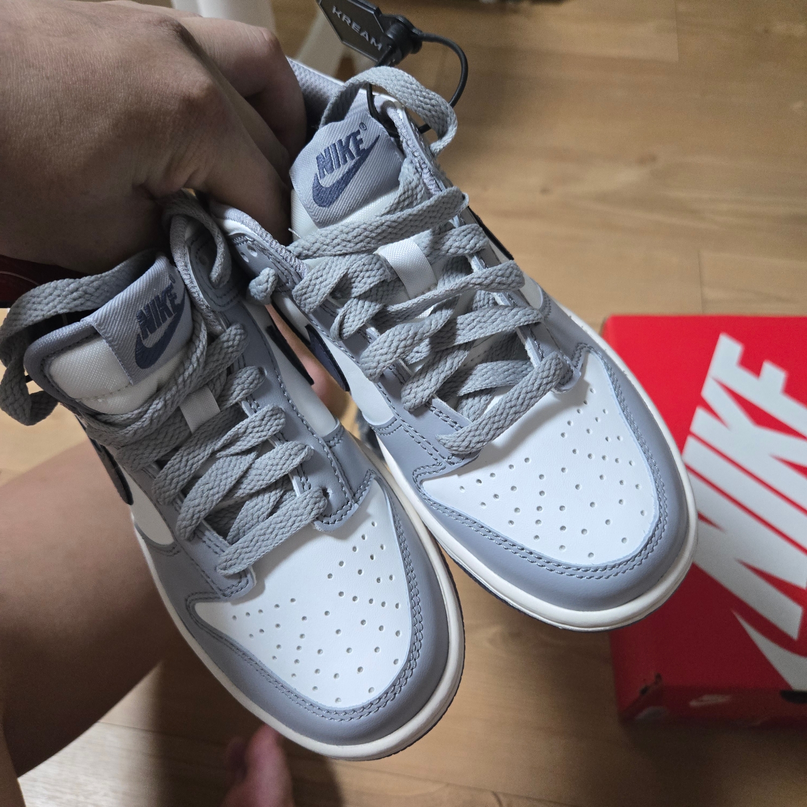 (GS) Nike Dunk Low Summit White Light Carbon 착용 스타일
