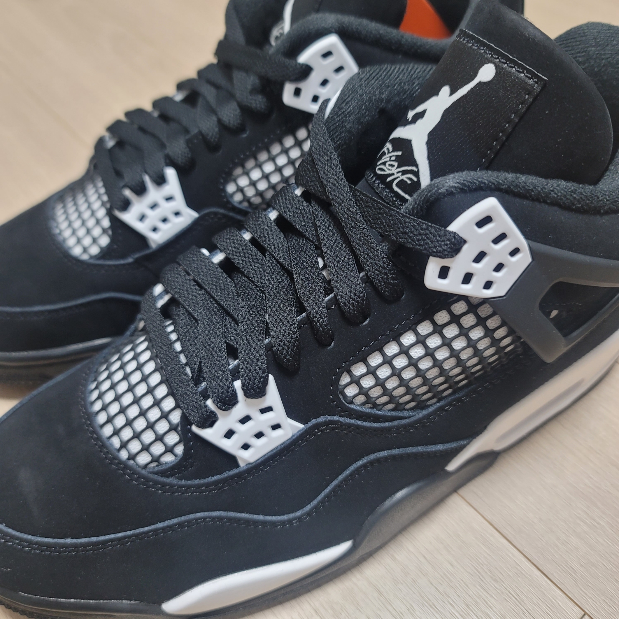 Jordan 4 Retro White Thunder 착용 스타일 - 1