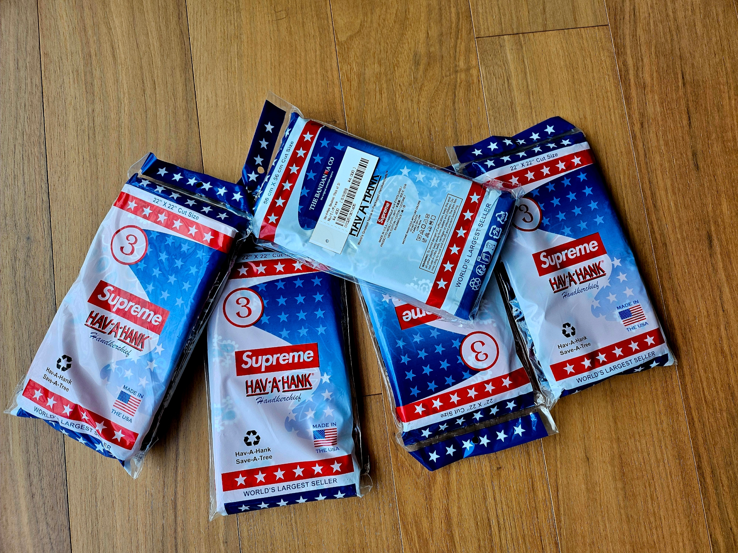 Supreme Hav-A-Hank Bandanas Multicolor (Set of 3) - 24SS 착용 스타일