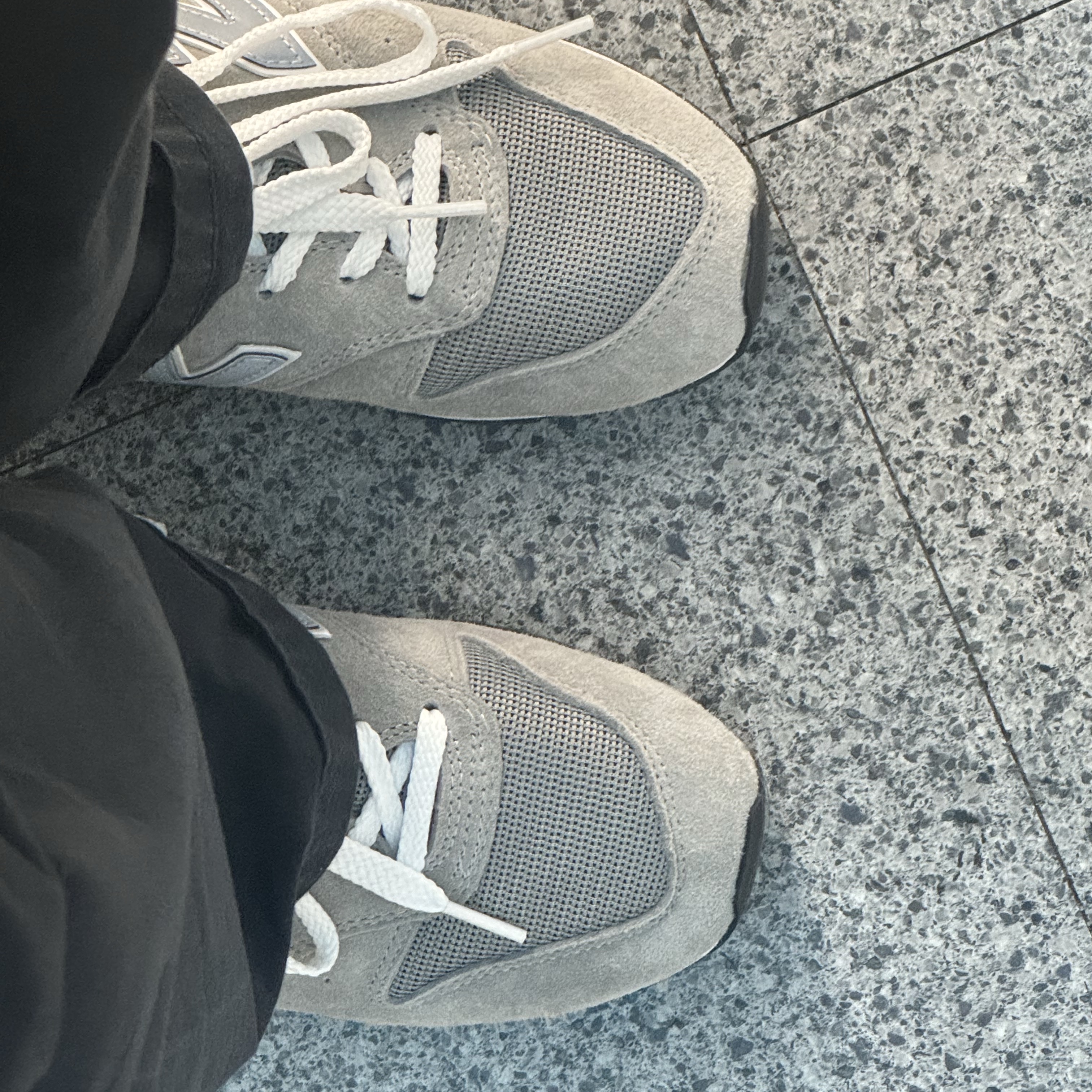New Balance 996 Grey 착용 스타일