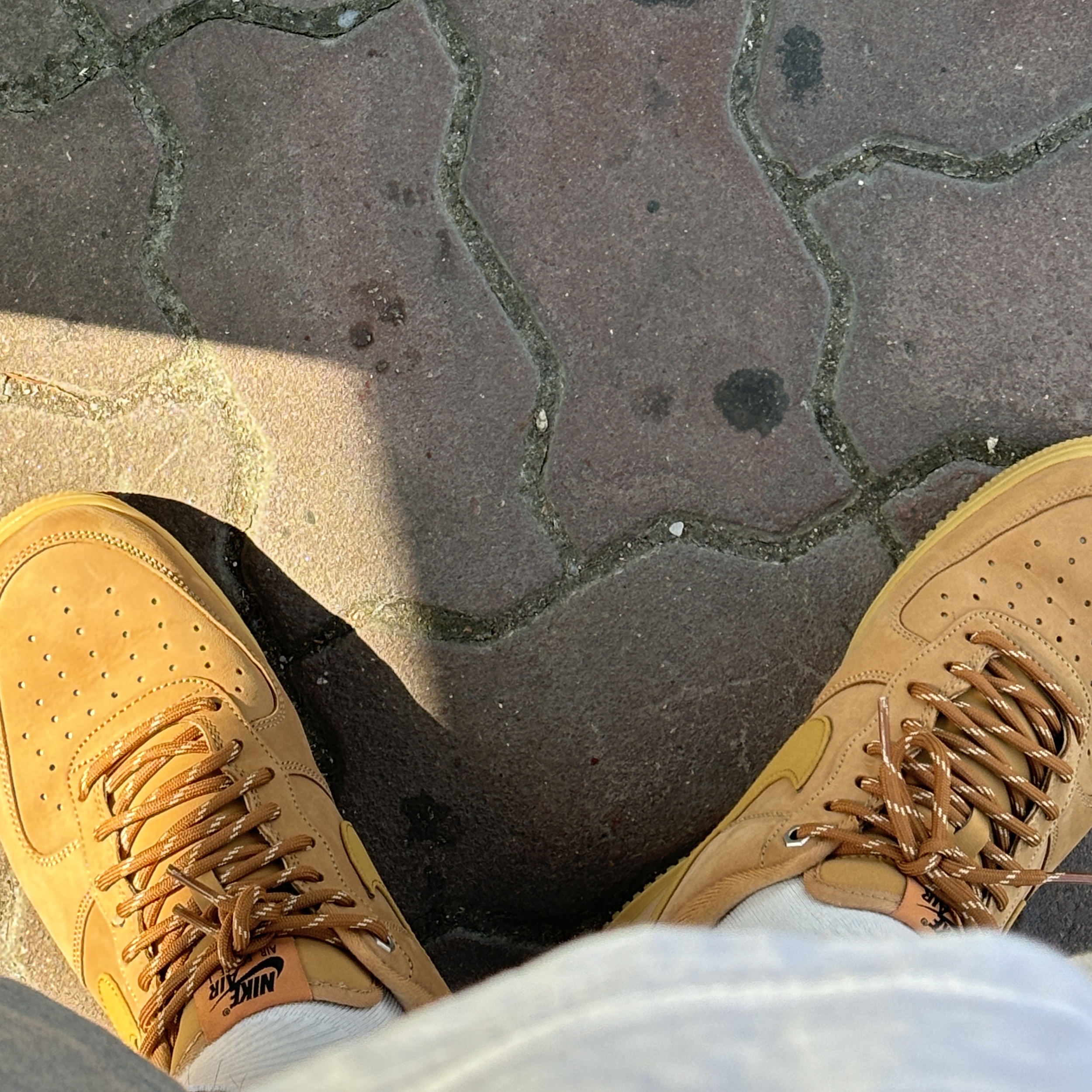 Nike Air Force 1 '07 WB Flax 착용 스타일 - 1