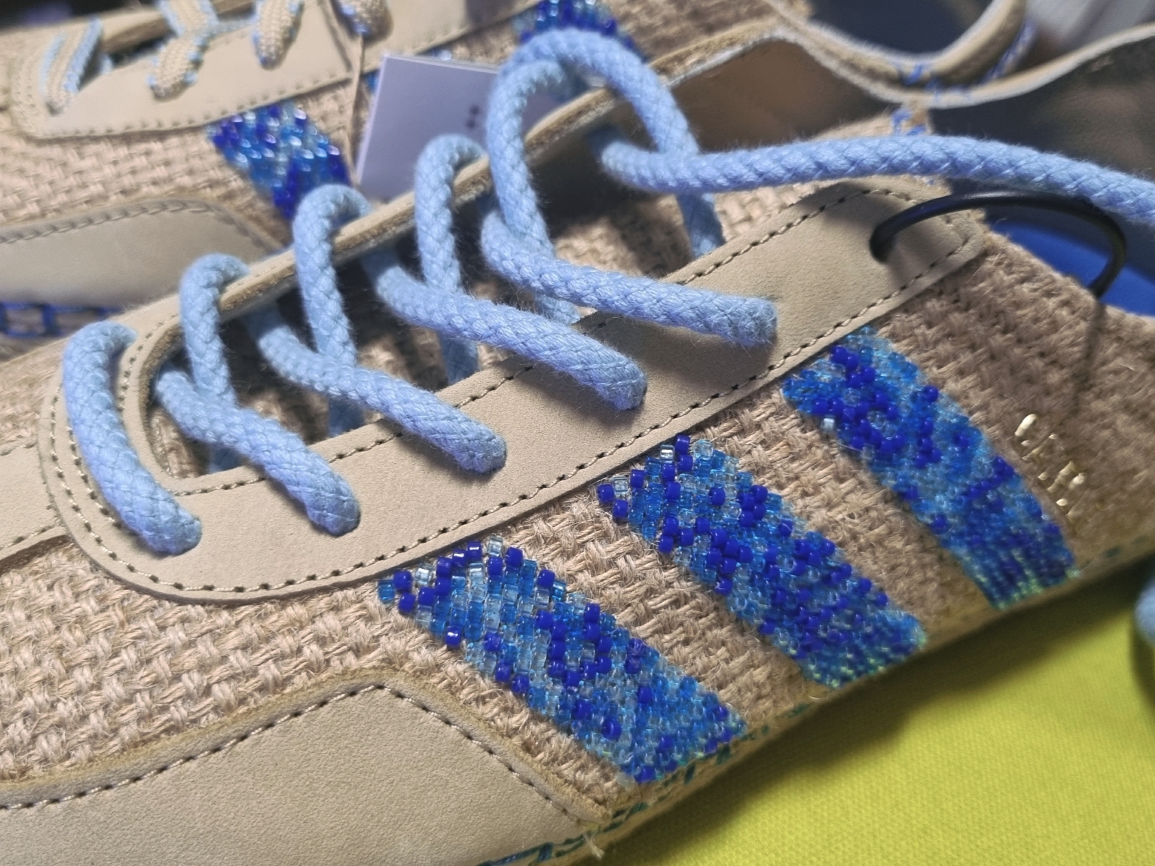 Adidas x Clot Gazelle Linen Khaki Light Blue 착용 스타일 - 2