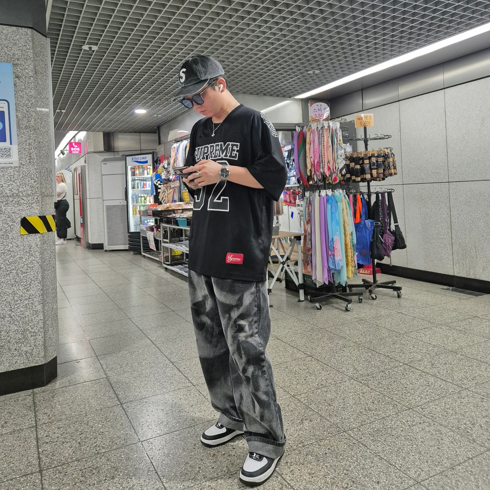 Supreme Pigment S Logo 6-Panel Black - 24FW 착용 스타일