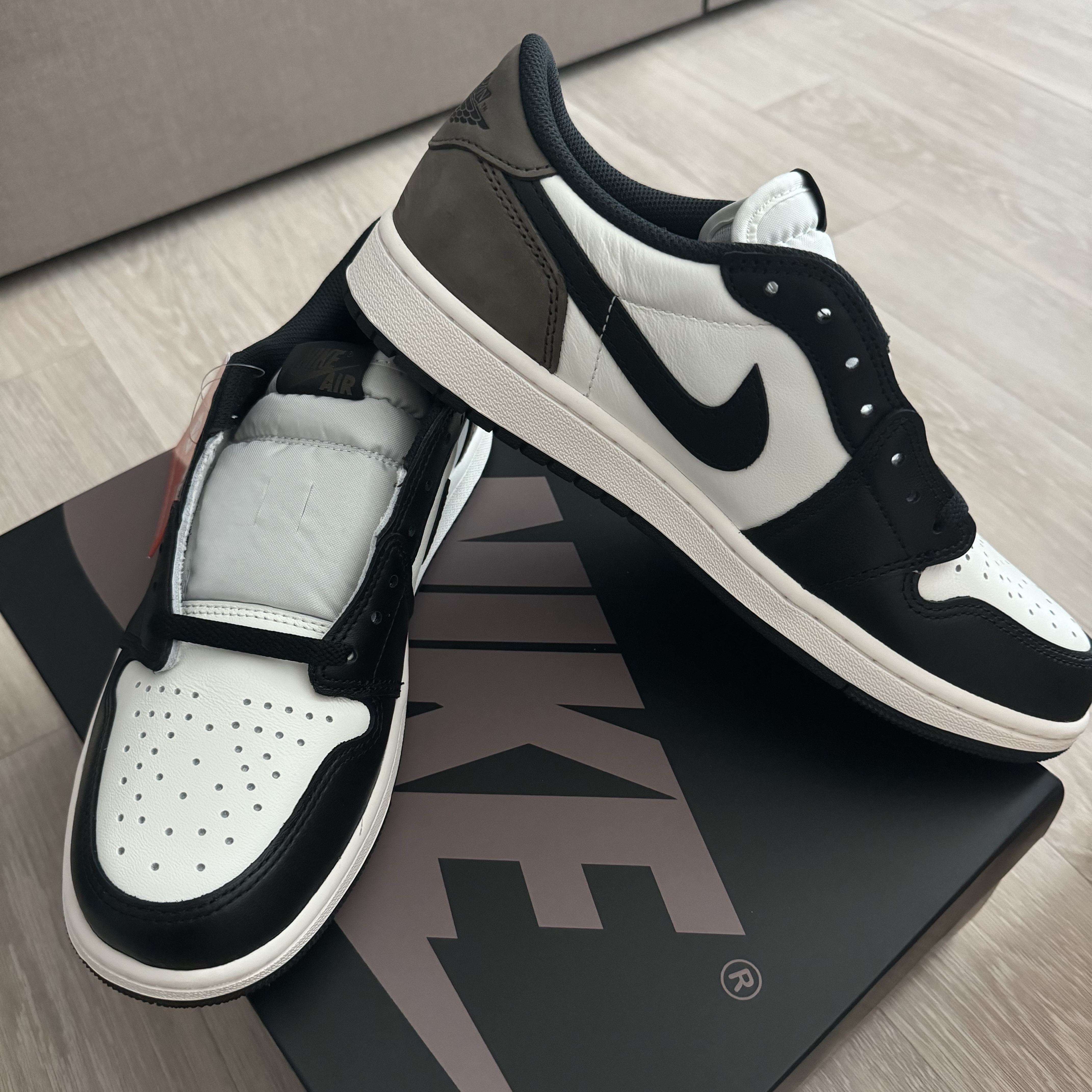 Jordan 1 Retro Low OG Mocha 착용 스타일 - 2