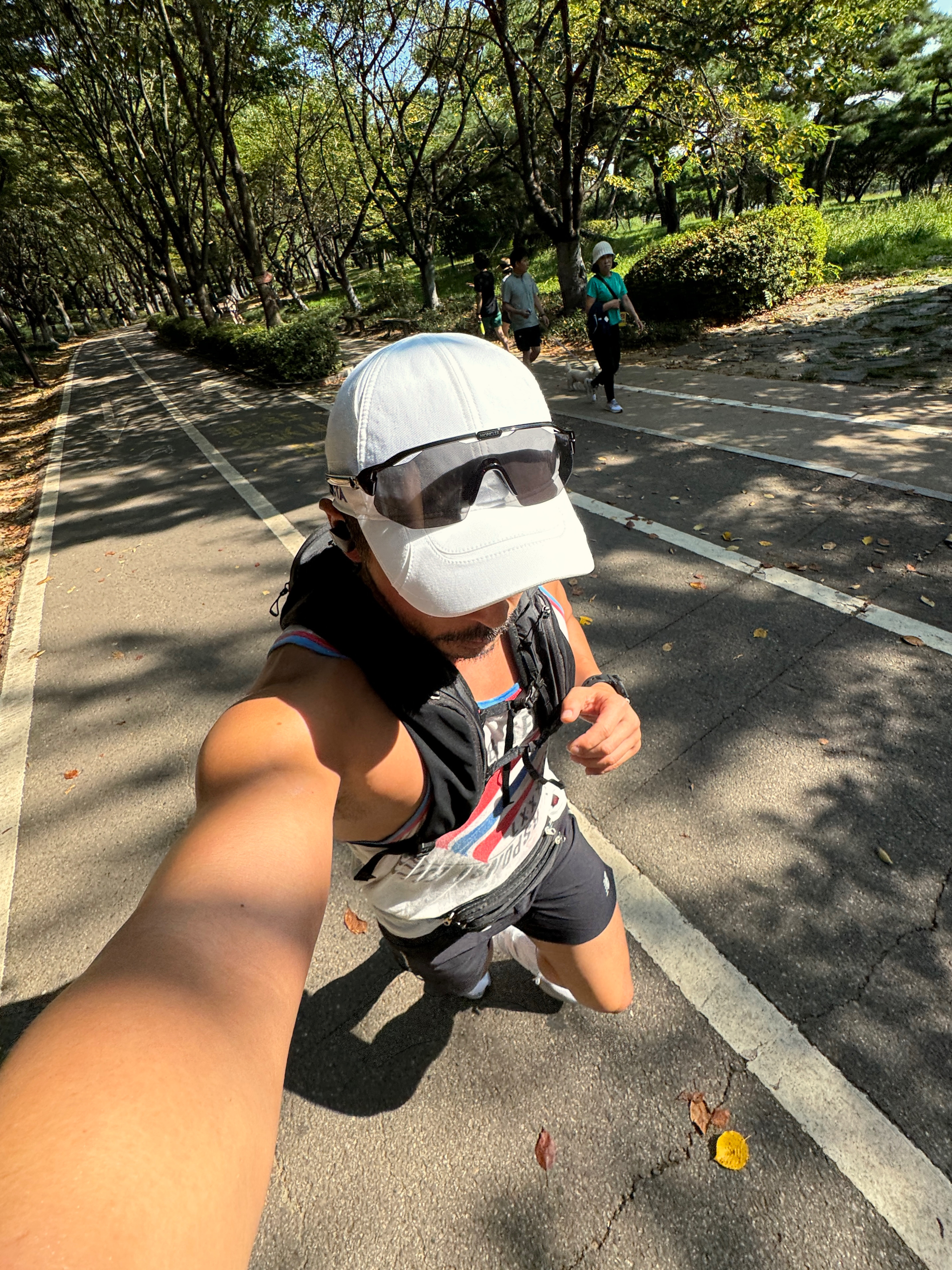 Nike ZoomX Vaporfly Next% 3 White Grey, Nike x Drake Nocta Cardinal Stock Essential Cap White 착용 스타일 - 4