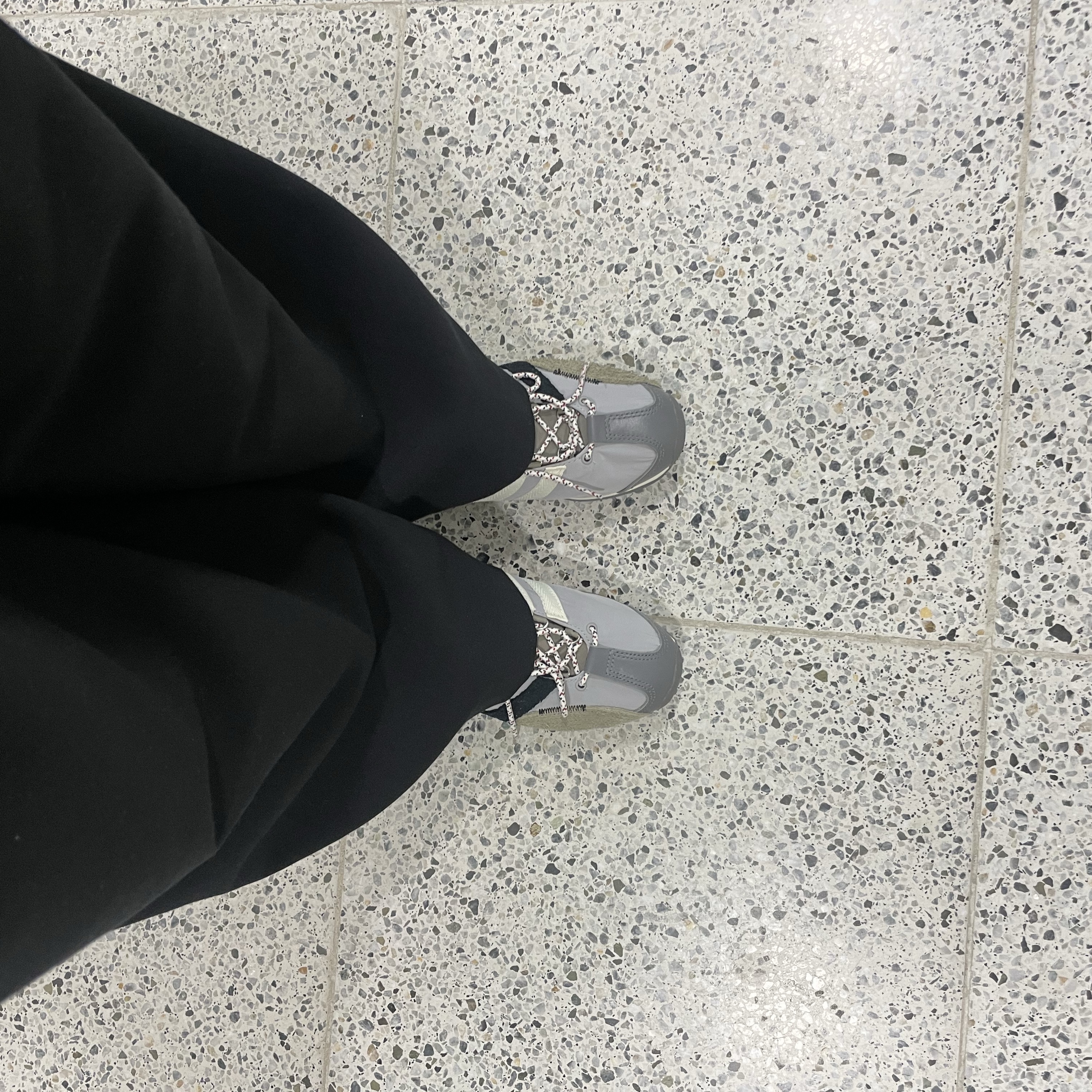 Adidas x Song for the Mute Country OG Grey Two Core Black 착용 스타일 - 2