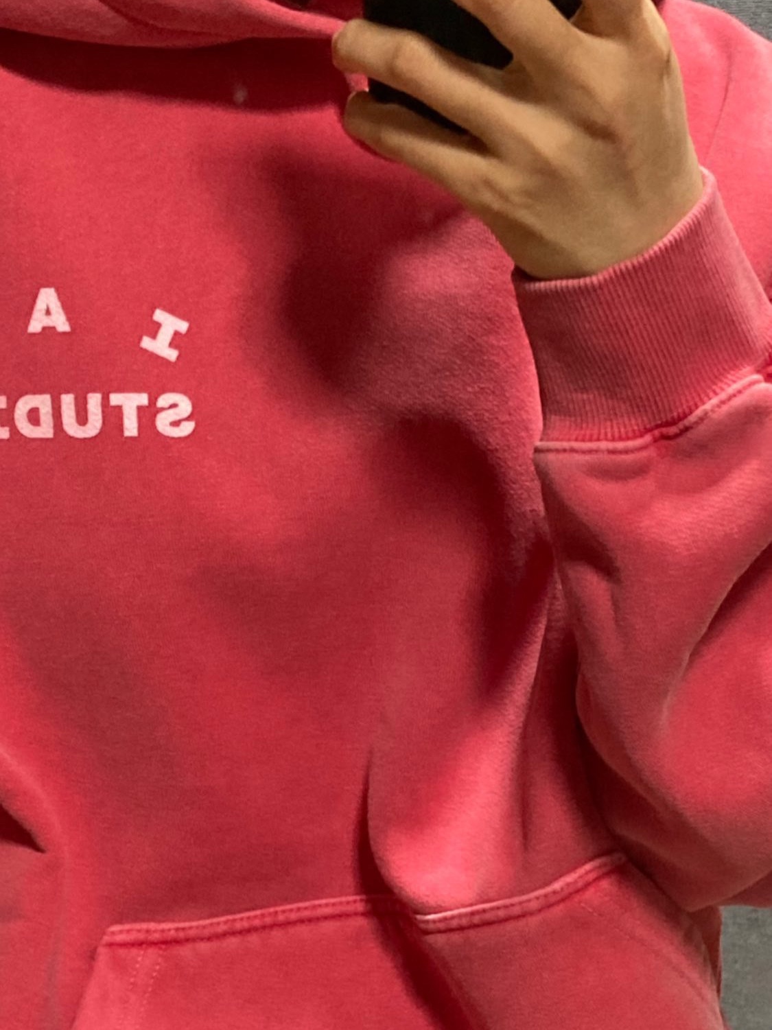 IAB Studio Pigment Hoodie & Sack Coral 착용 스타일