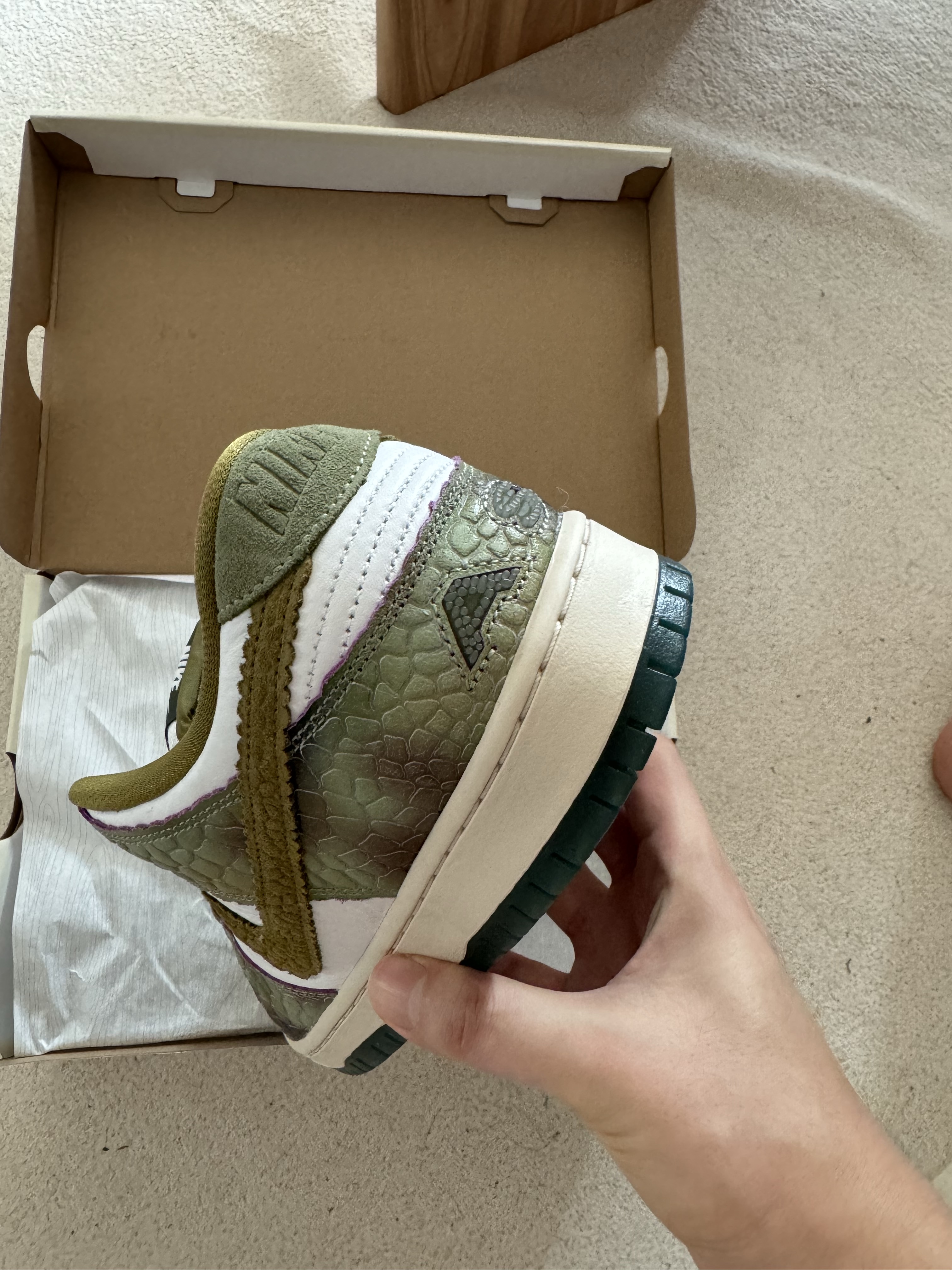 Nike x Alexis Sablone SB Dunk Low Pro White and Pacific Moss 착용 스타일 - 2