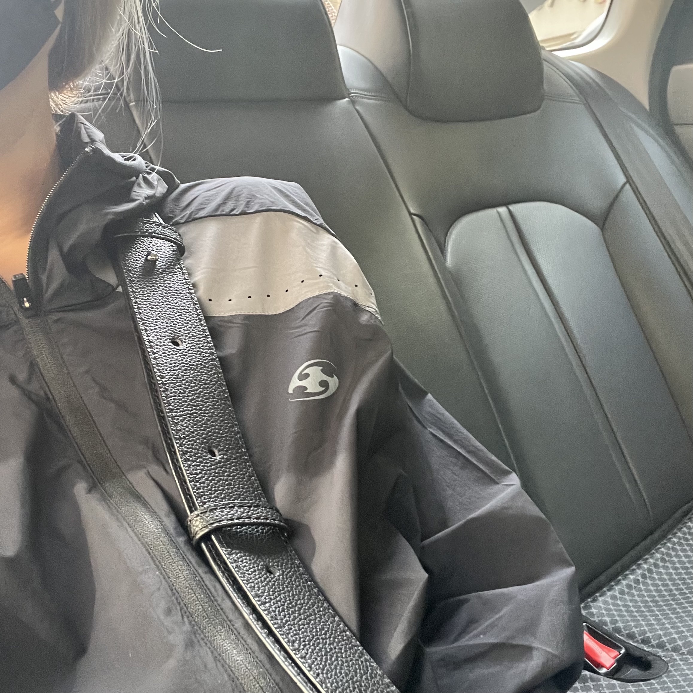 Sansan Gear Running Jacket Black 착용 스타일