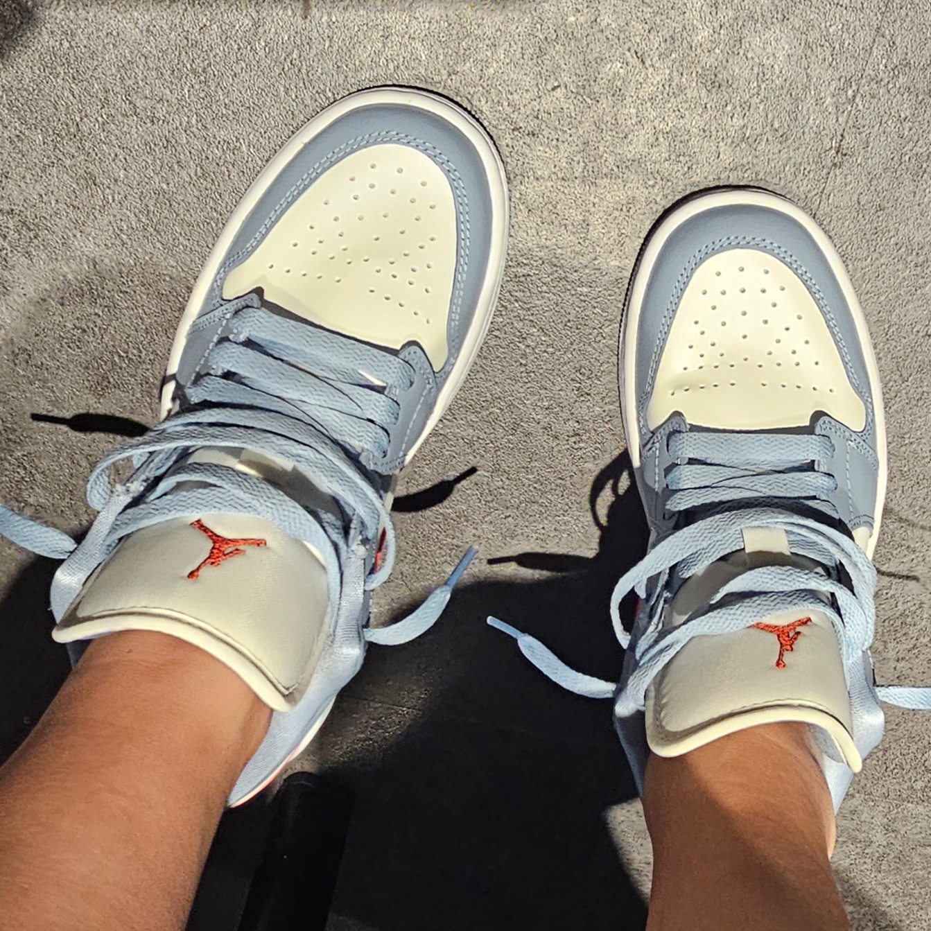 (W) Jordan 1 Low Dune Red Blue Grey 착용 스타일 - 3