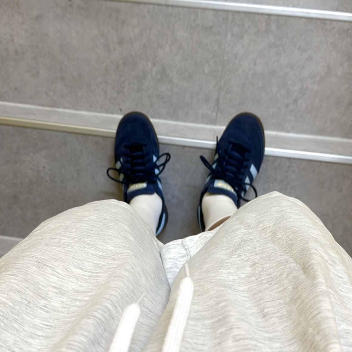 Adidas Spezial Handball Collegiate Navy 착용 스타일