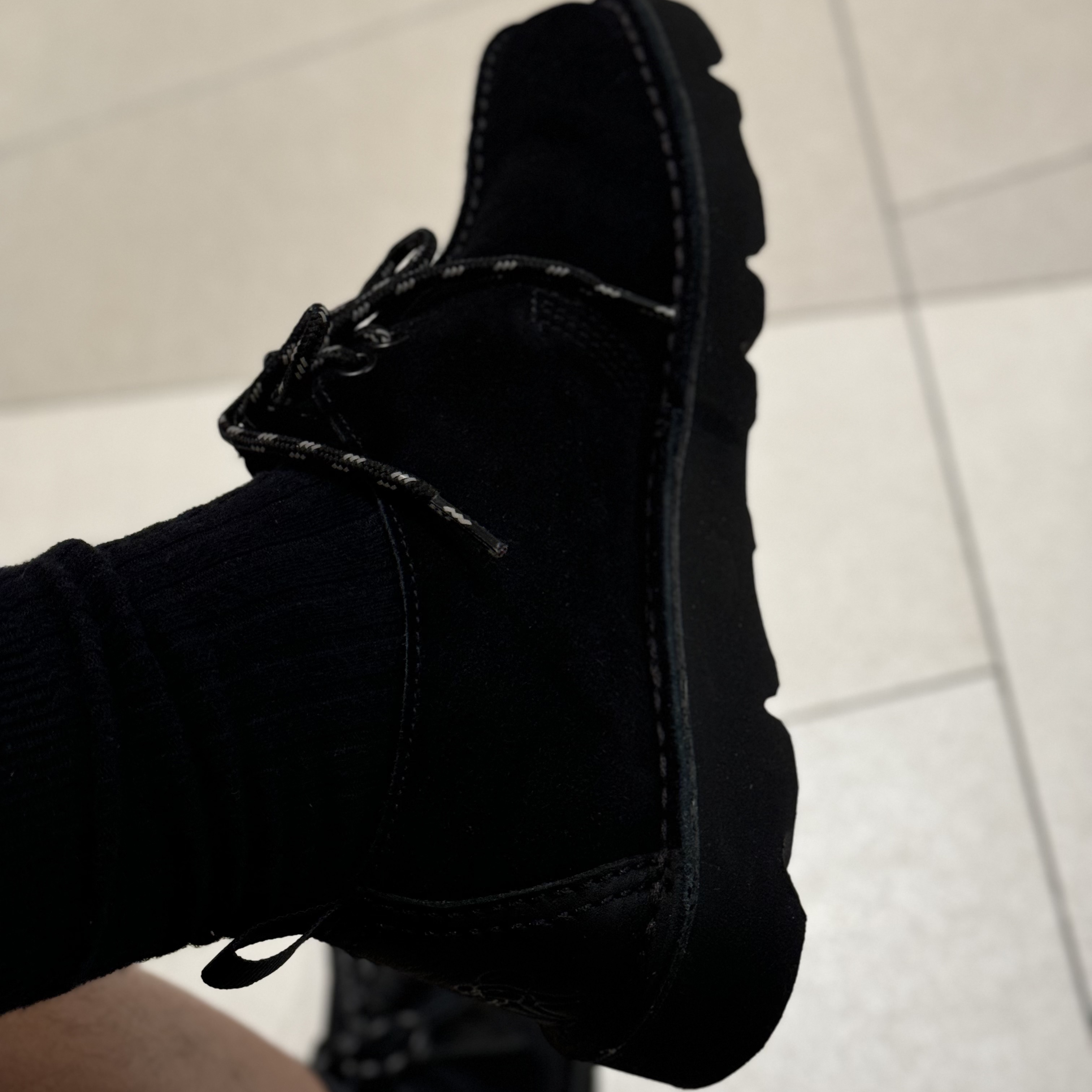 Clarks Desert Trek GTX Black Suede 착용 스타일 - 2