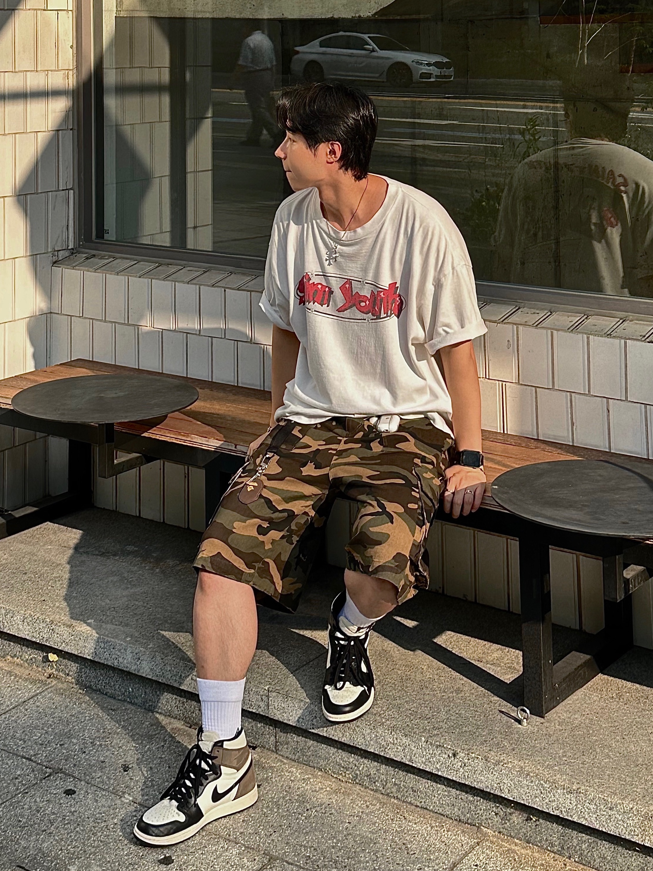 Jordan 1 Retro High OG Black Mocha, Saint Mxxxxxx In Heaven S/S T-Shirt White - 22SS 착용 스타일 - 1