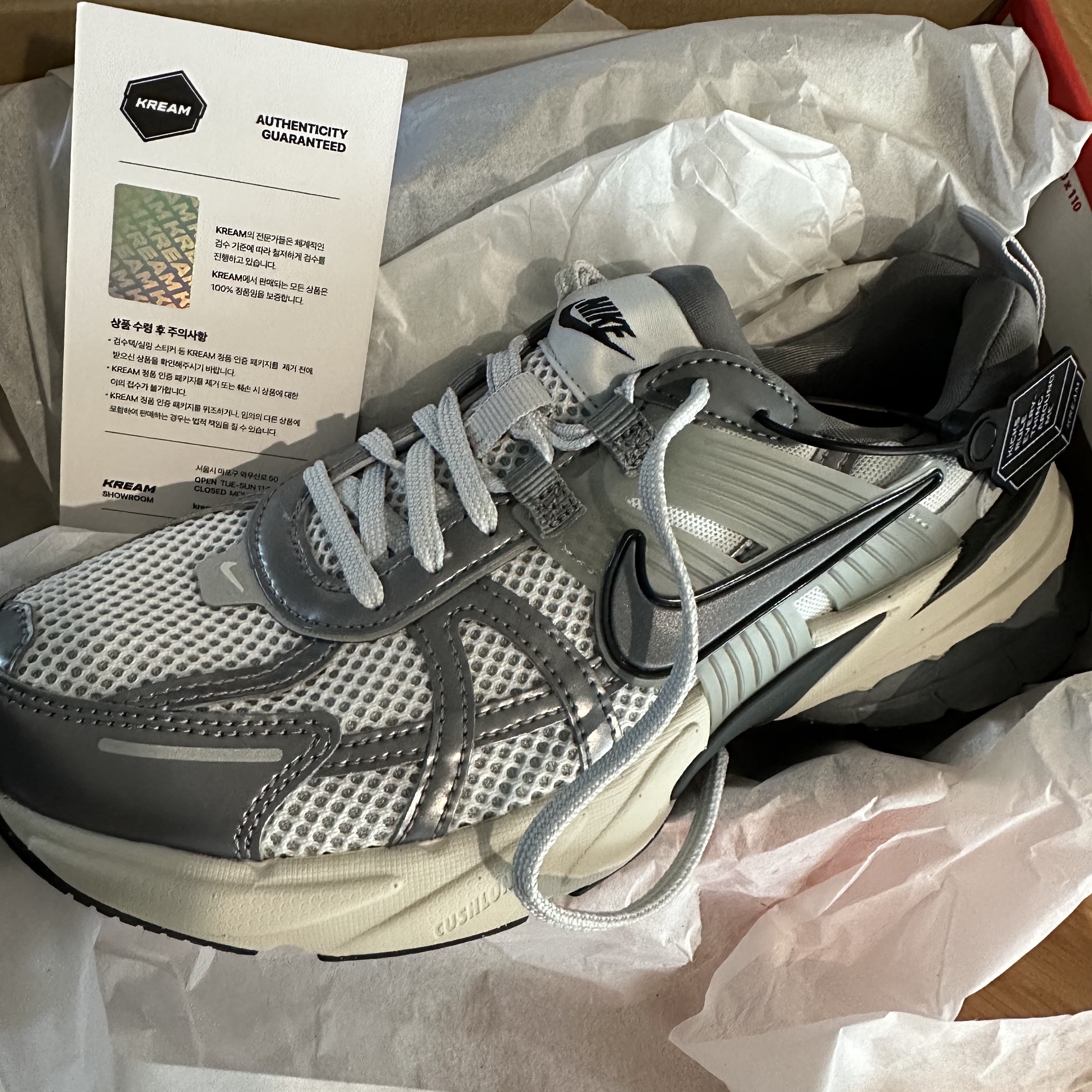 Nike V2K Run Pure Platinum Wolf Grey 착용 스타일