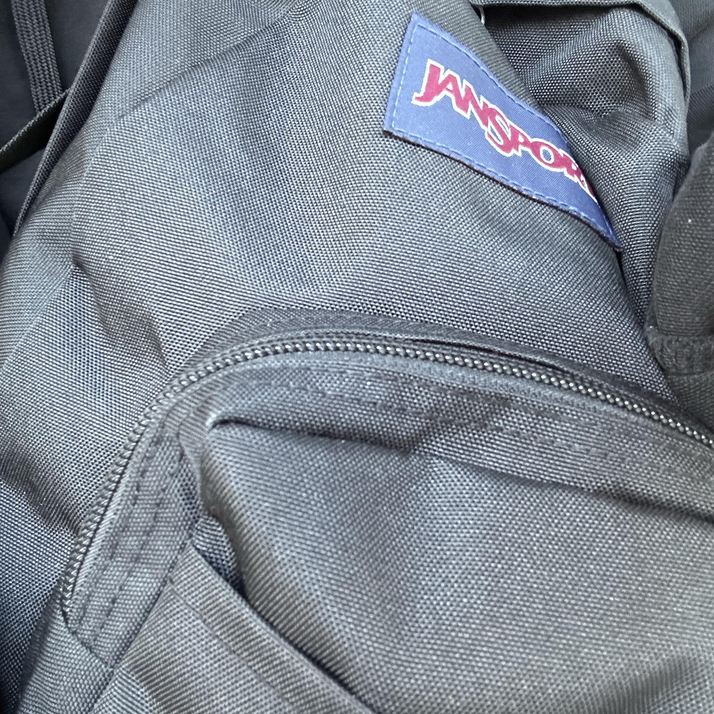 Jansport Half Pint Mini Backpack Black 착용 스타일