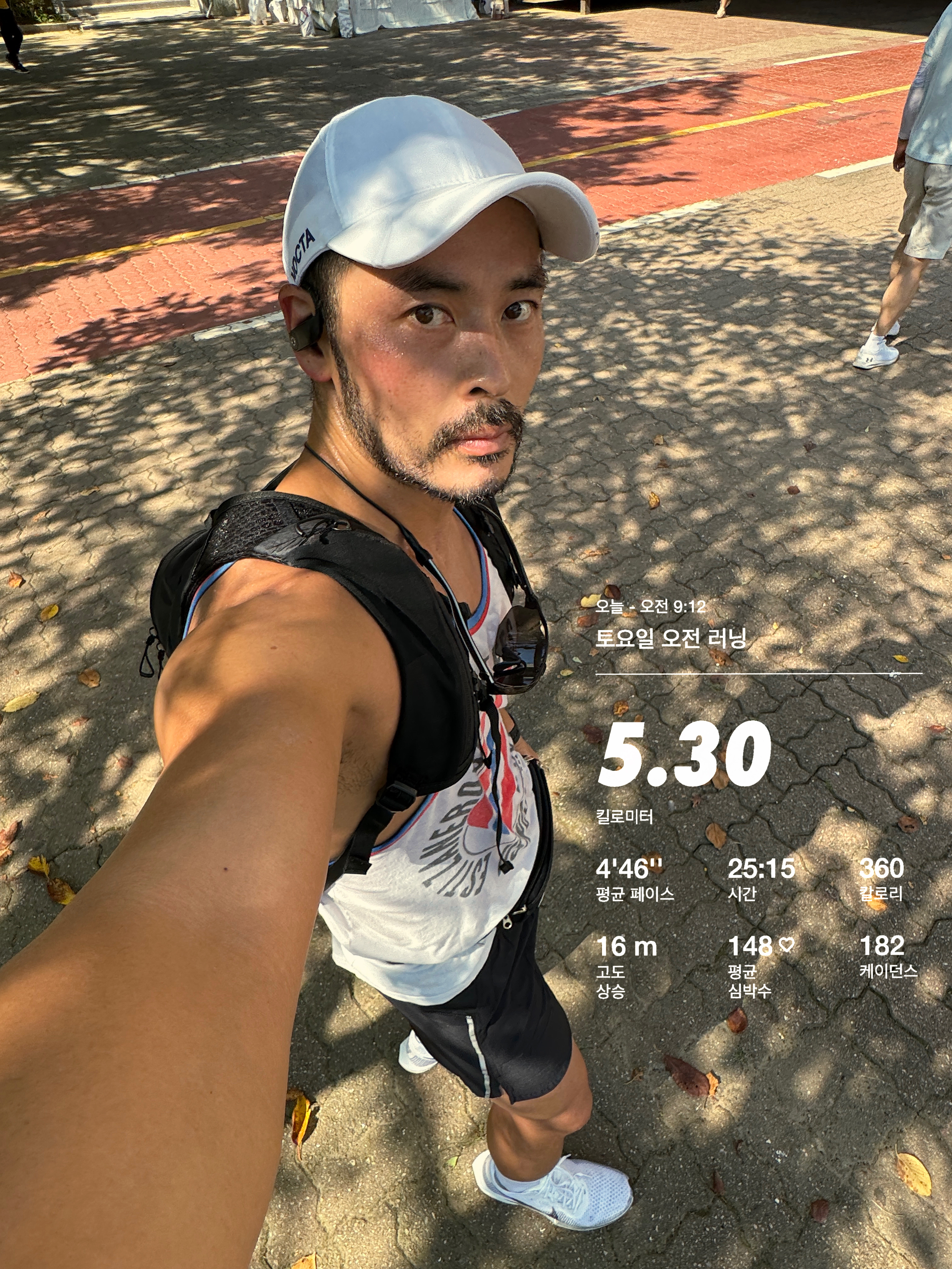 Nike ZoomX Vaporfly Next% 3 White Grey, Nike x Drake Nocta Cardinal Stock Essential Cap White 착용 스타일 - 3