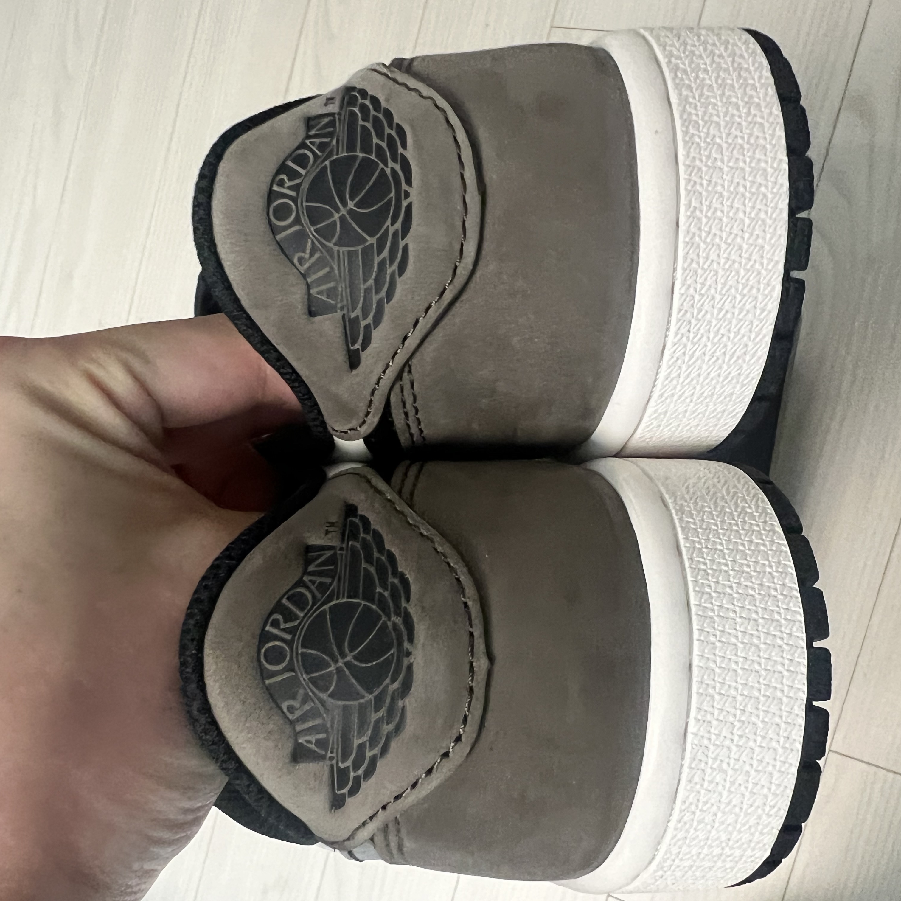 Jordan 1 Retro Low OG Mocha 착용 스타일 - 2