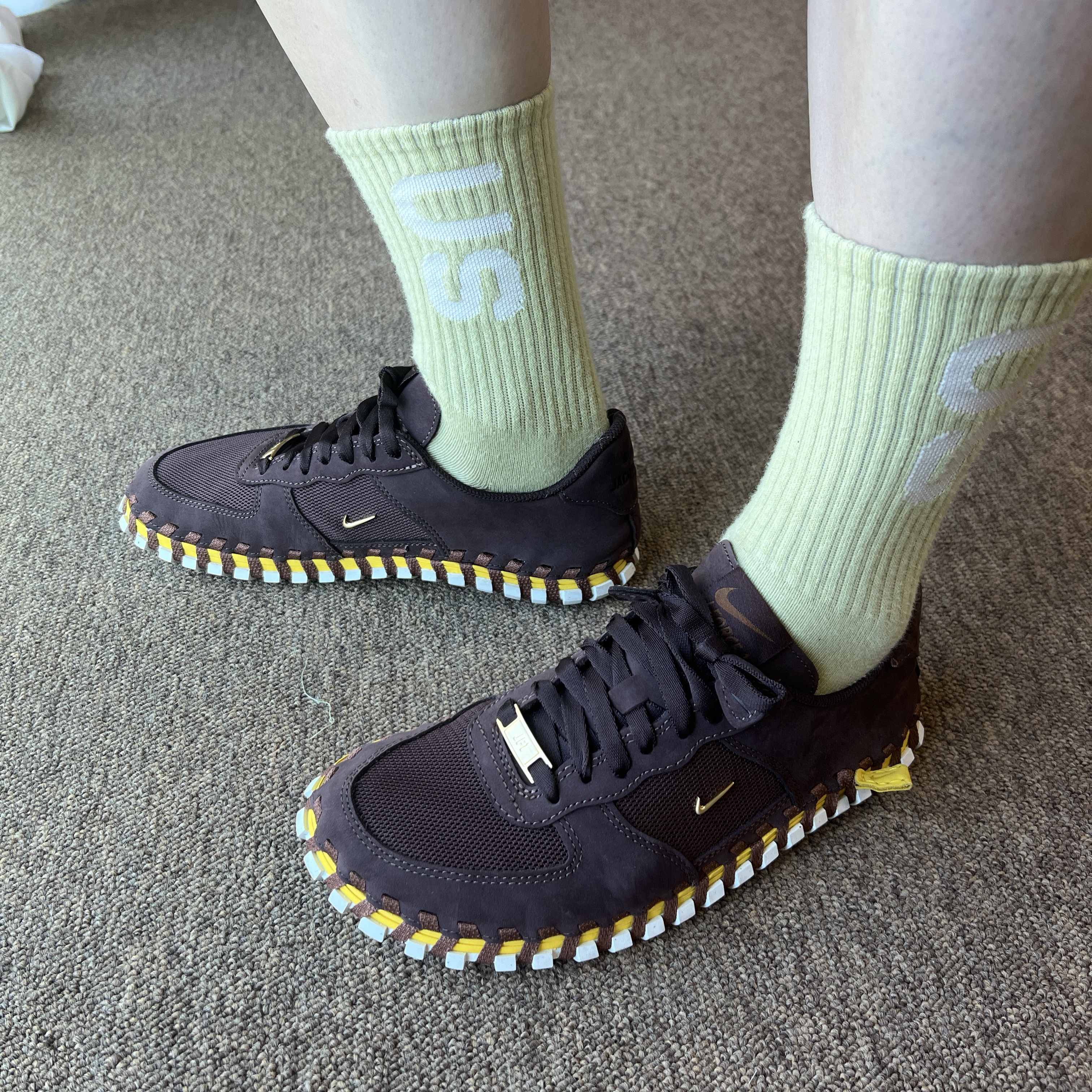 Nike x Jacquemus J Force 1 Low LX SP Earth 착용 스타일 - 2