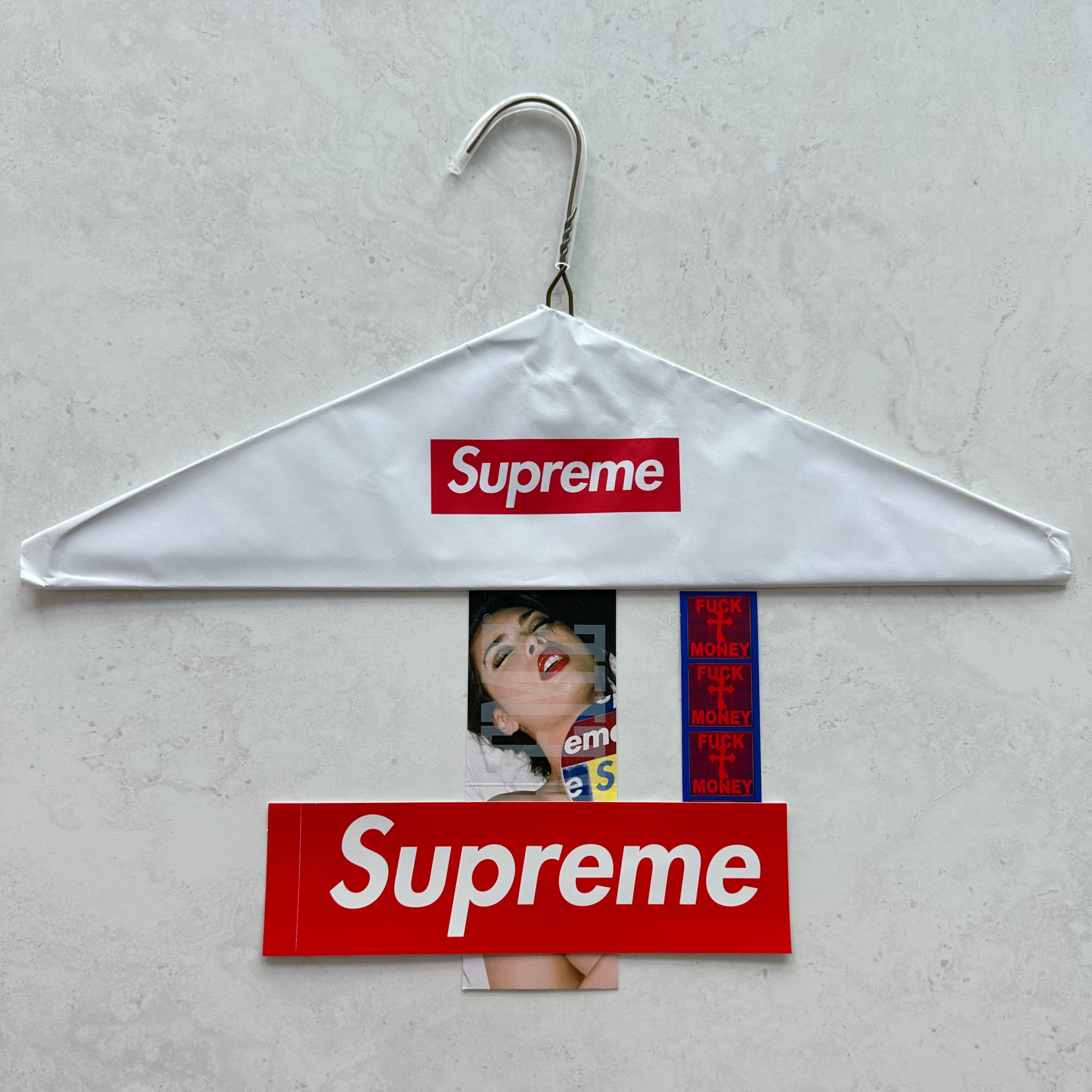 Supreme x Hulken Rolling Tote Bag Red - 24FW 착용 스타일 - 3