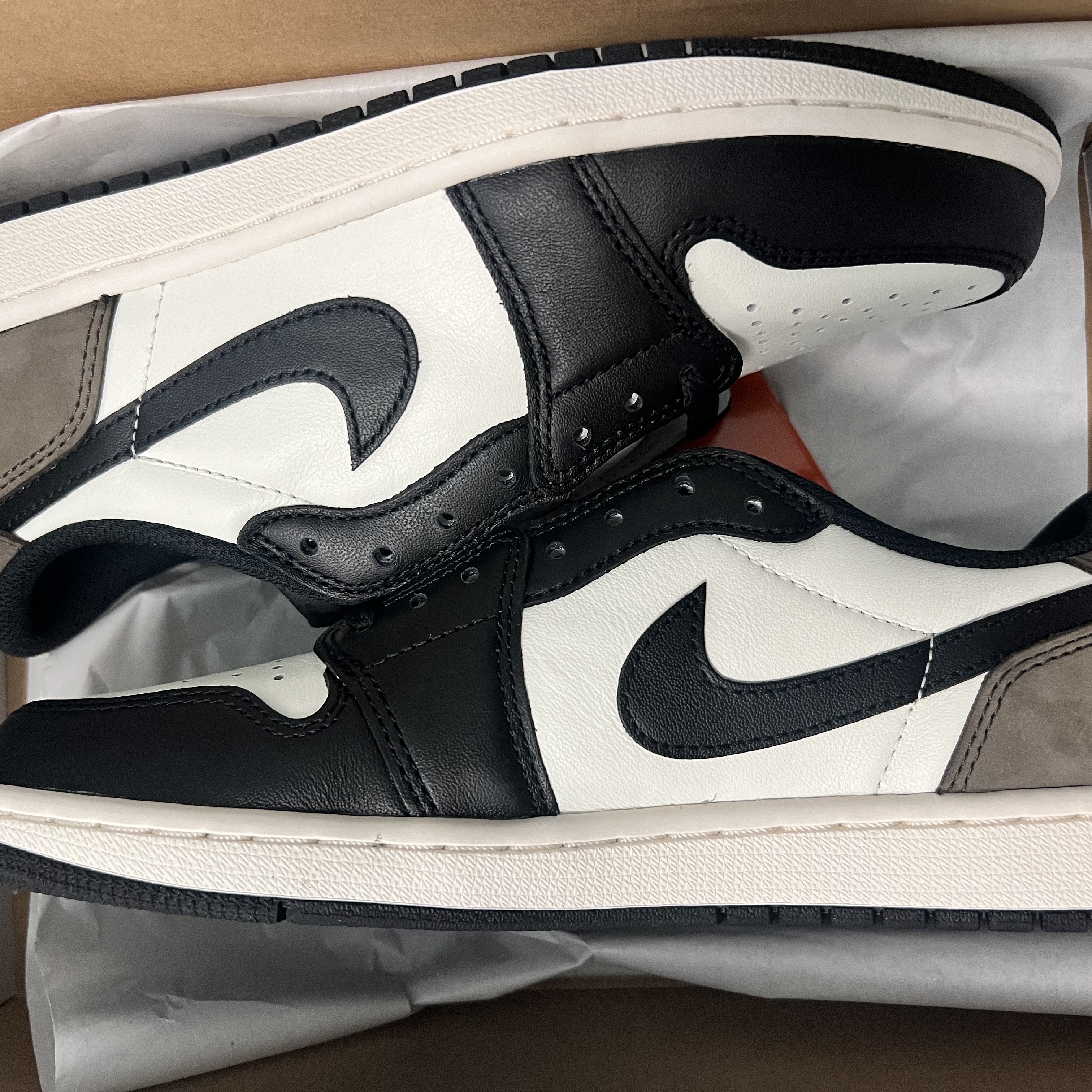 Jordan 1 Retro Low OG Mocha 착용 스타일 - 4