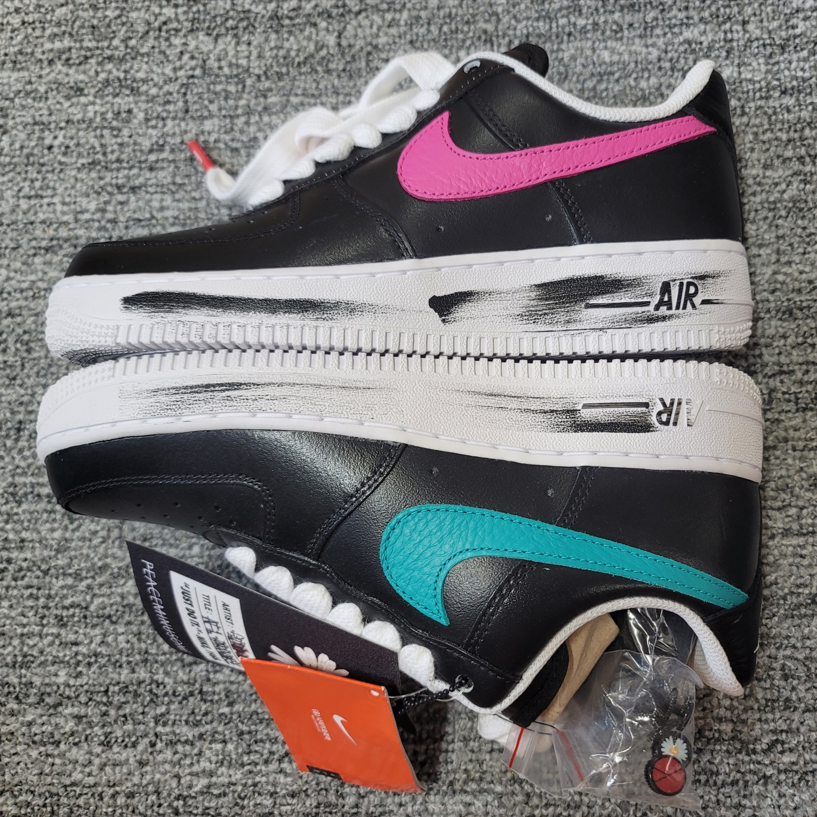 Nike x Peaceminusone Air Force 1 Low Para-Noise 3.0 Black and Multicolor 착용 스타일